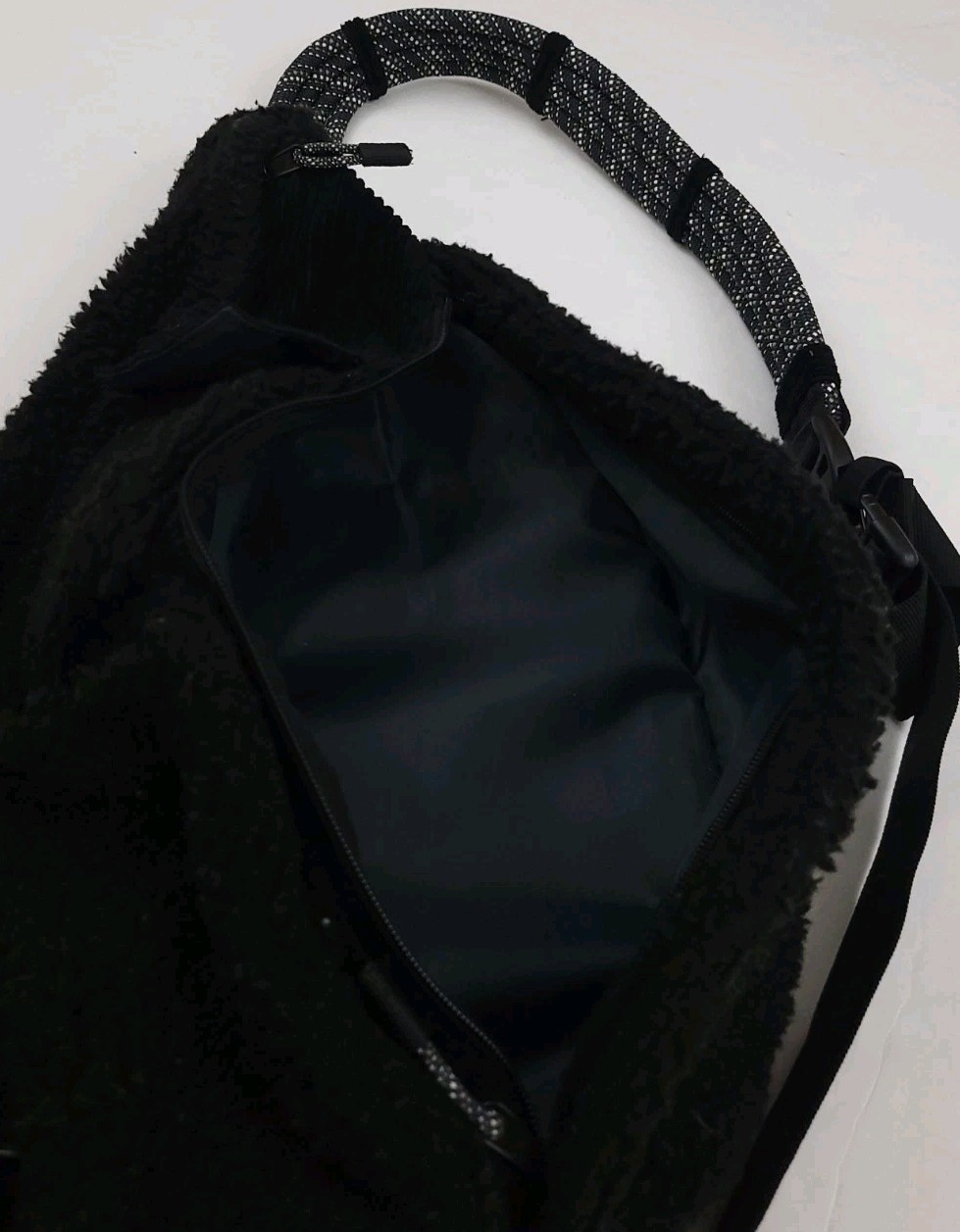 Kavu Black Pile Fleece Sling Shoulder Bag Retro Travel Outdoor Tech Corduroy