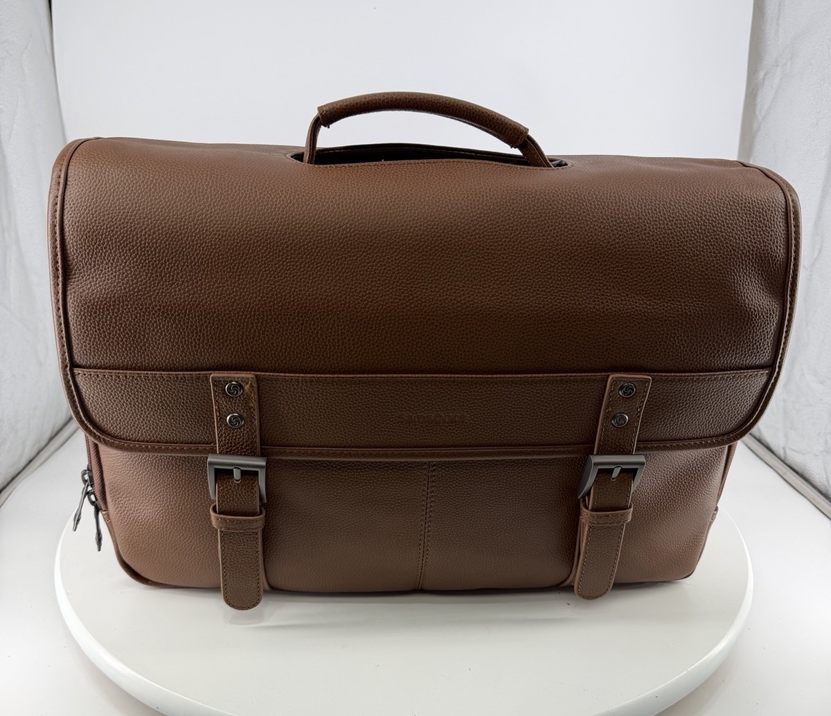 Samsonite Classic Leather Flapover Briefcase Messenger Bag Cognac, Light Use