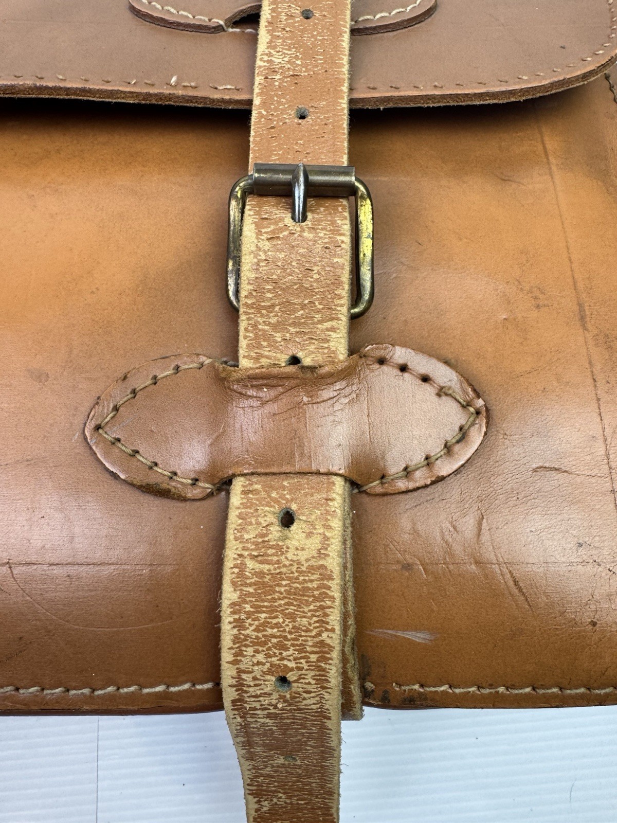 VTG Leather Messenger Bag Satchel Clasp Case Buckles Saddle Leather Heavy READ