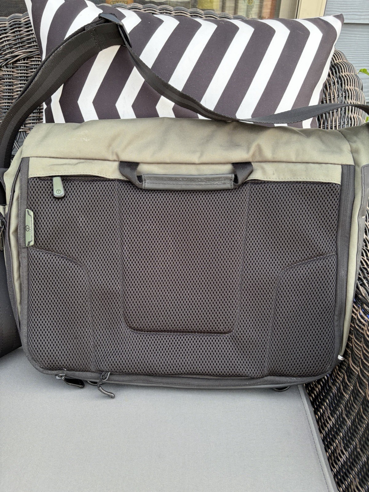 Tumi T-Tech Olive Green Ballistic Nylon Messenger Crossbody Laptop Bag Briefcase
