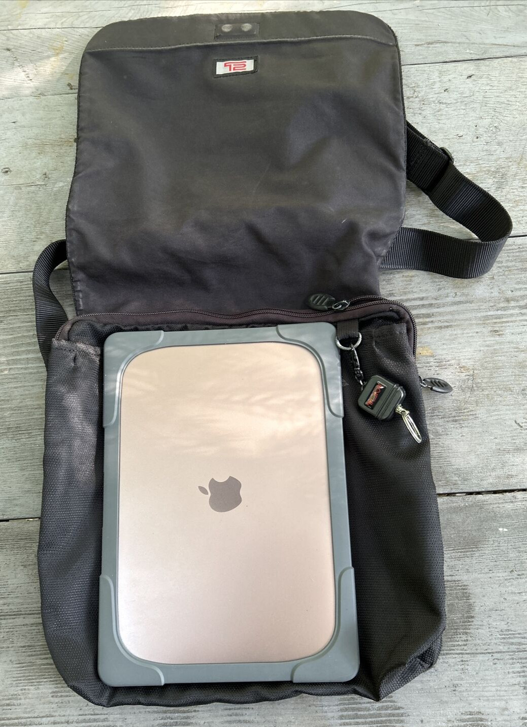 TUMI Black Laptop Fabric and leather adjustablebshoulder bag Thailand key chain