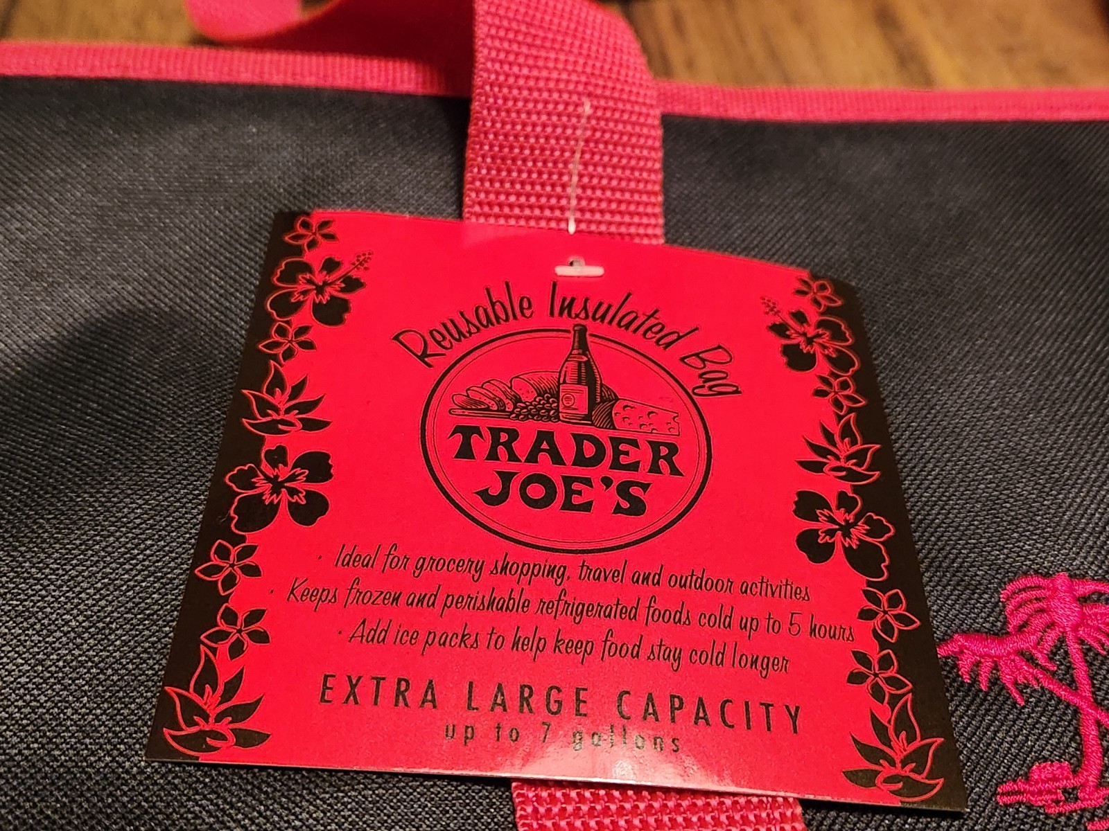 Trader Joes Large Red Reusable Insulated Cooler Freezer Red Bag (7 Gallons) NWT