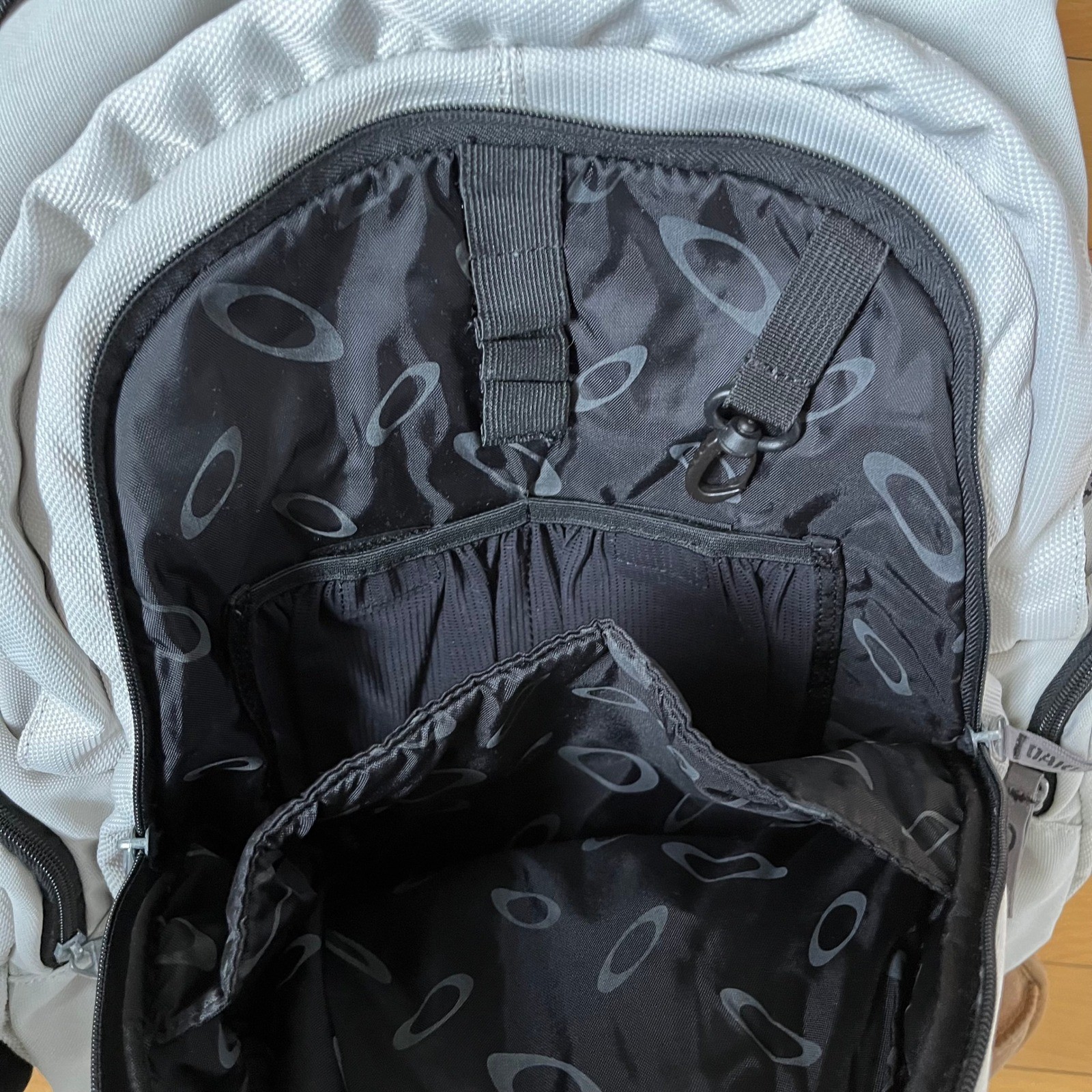 Oakley Icon 2.0 Backpack Bone White Black Technical Gorpcore Laptop Bag