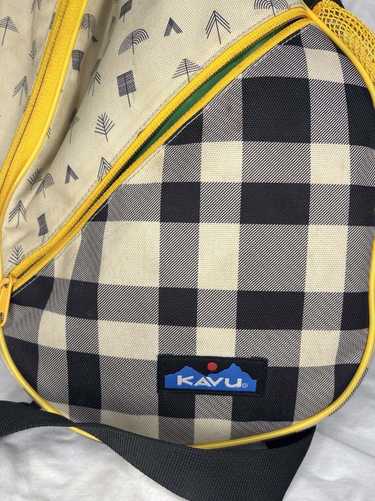 KAVU Checkered Geometric Adjustable Crossbody Sling Bag Yellow Black White Zip