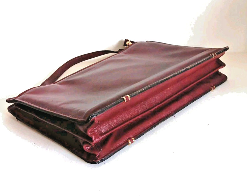 Mark Phillips Burgundy Leather Briefcase Attache Messenger Bag Zipper Closure