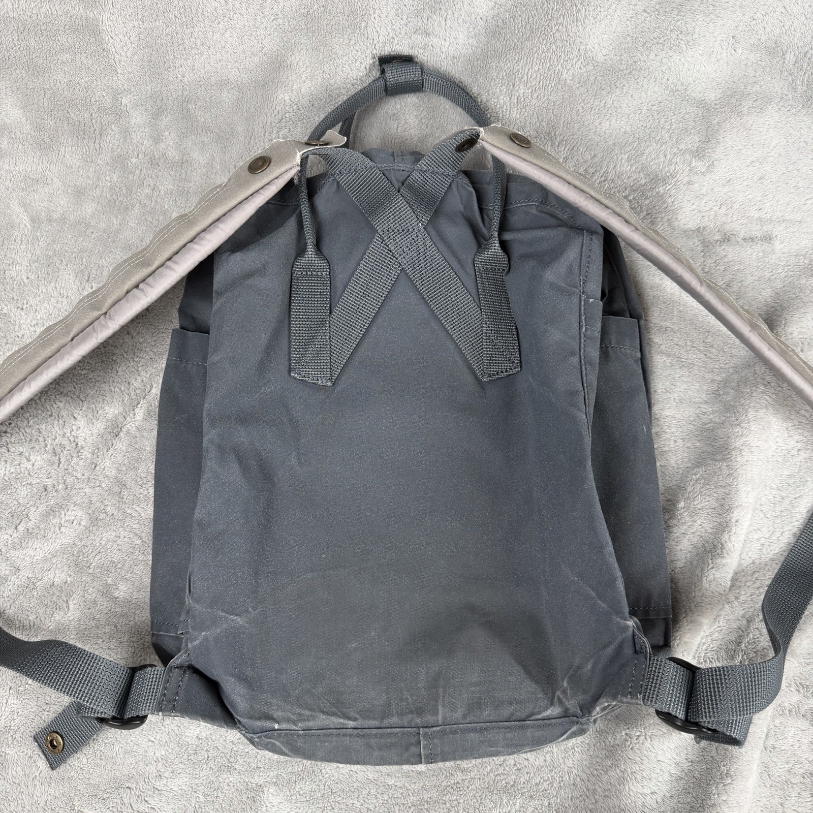 Fjällräven Kanken Backpack Gray With Removable Shoulder Strap Pads