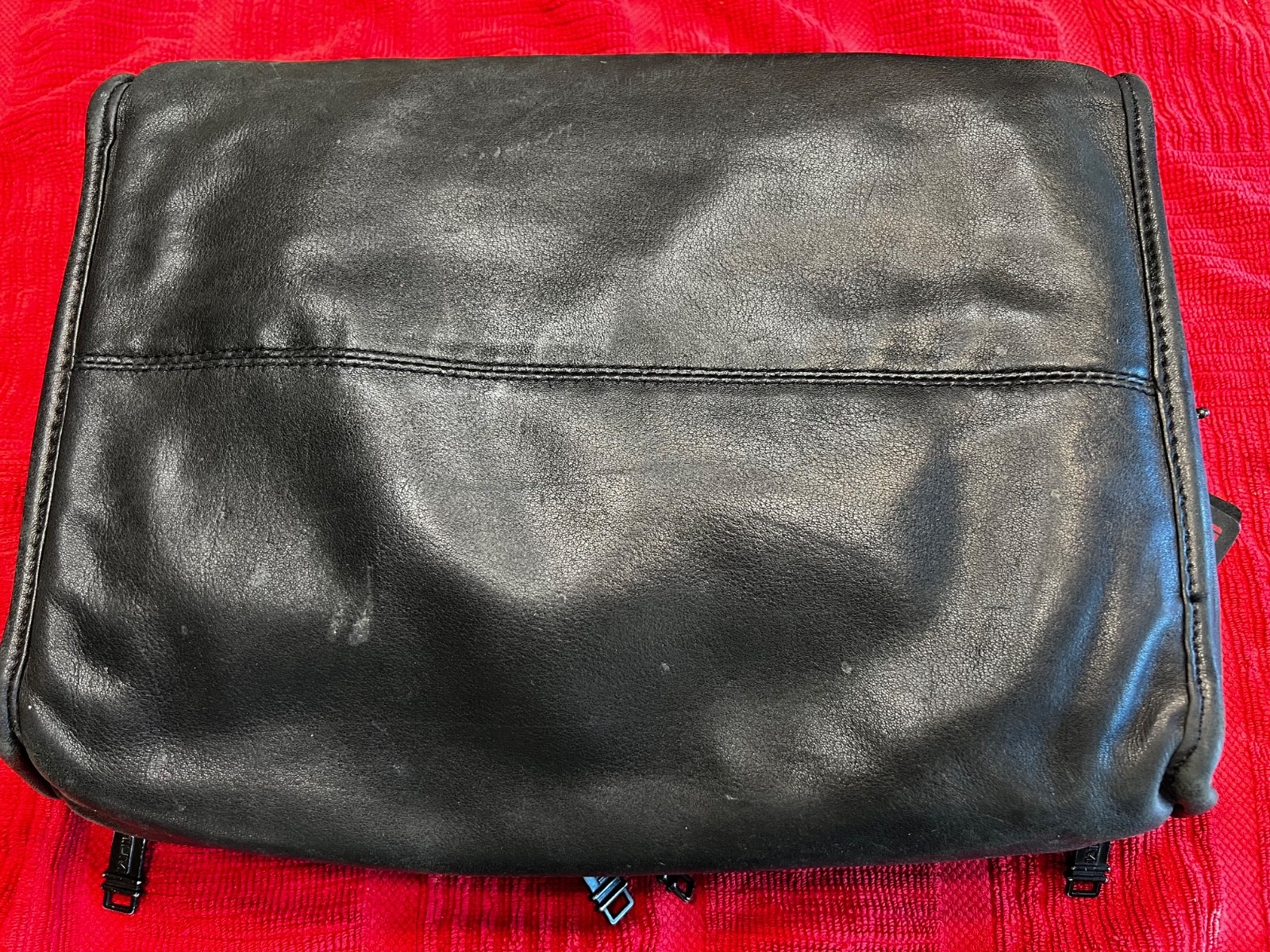 Tumi leather Travel Dopp Kit Toiletry Bag – large – very good Condition