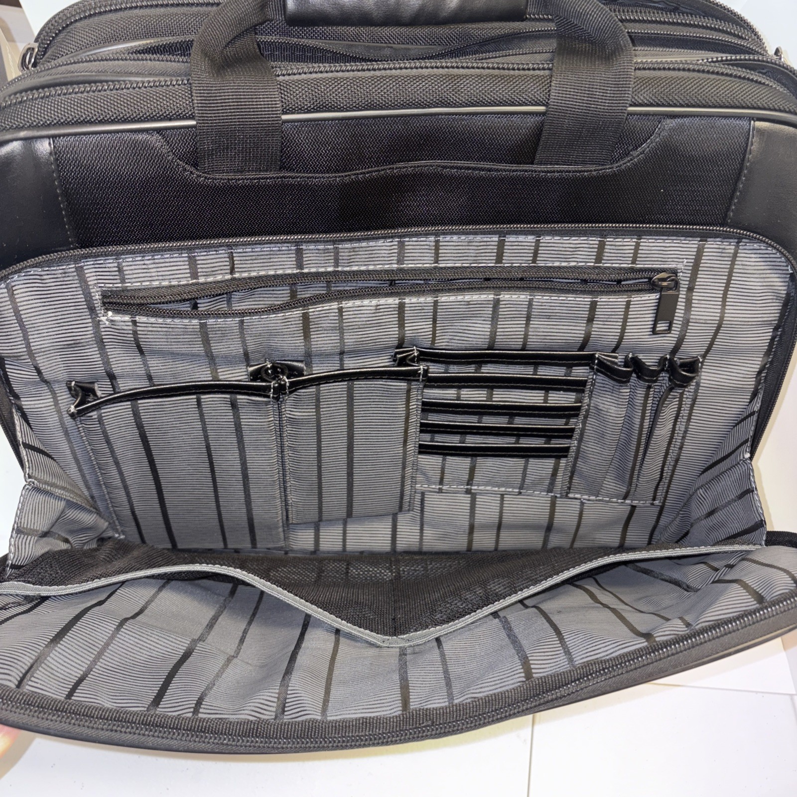 Kenneth Cole Reaction Laptop Briefcase Bag multiple Compartments Black 17”x13”