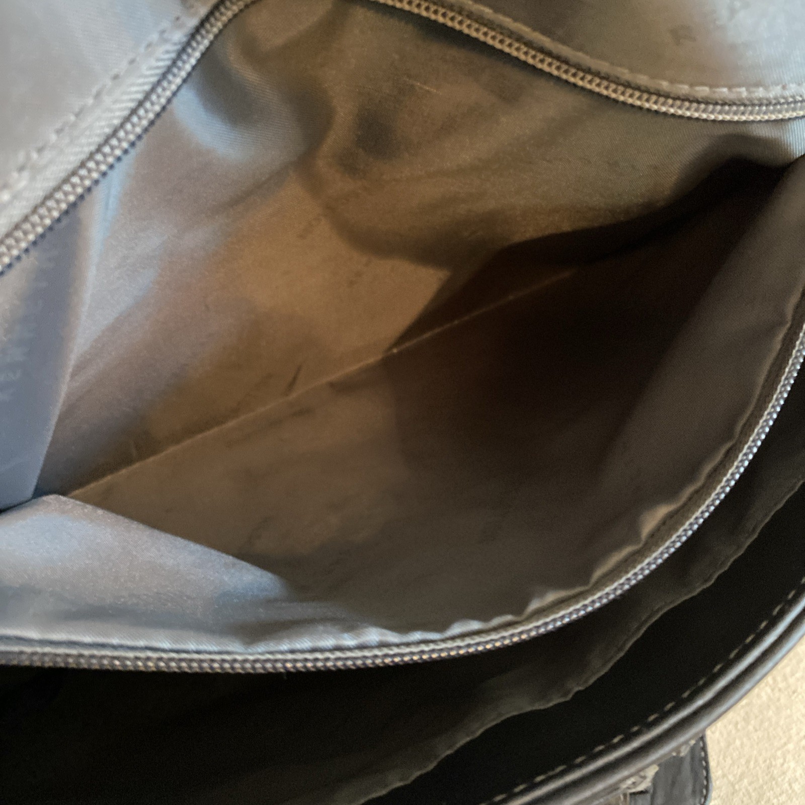 Kenneth Cole Black Leather Reaction Manhattan Messenger Satchel Bag