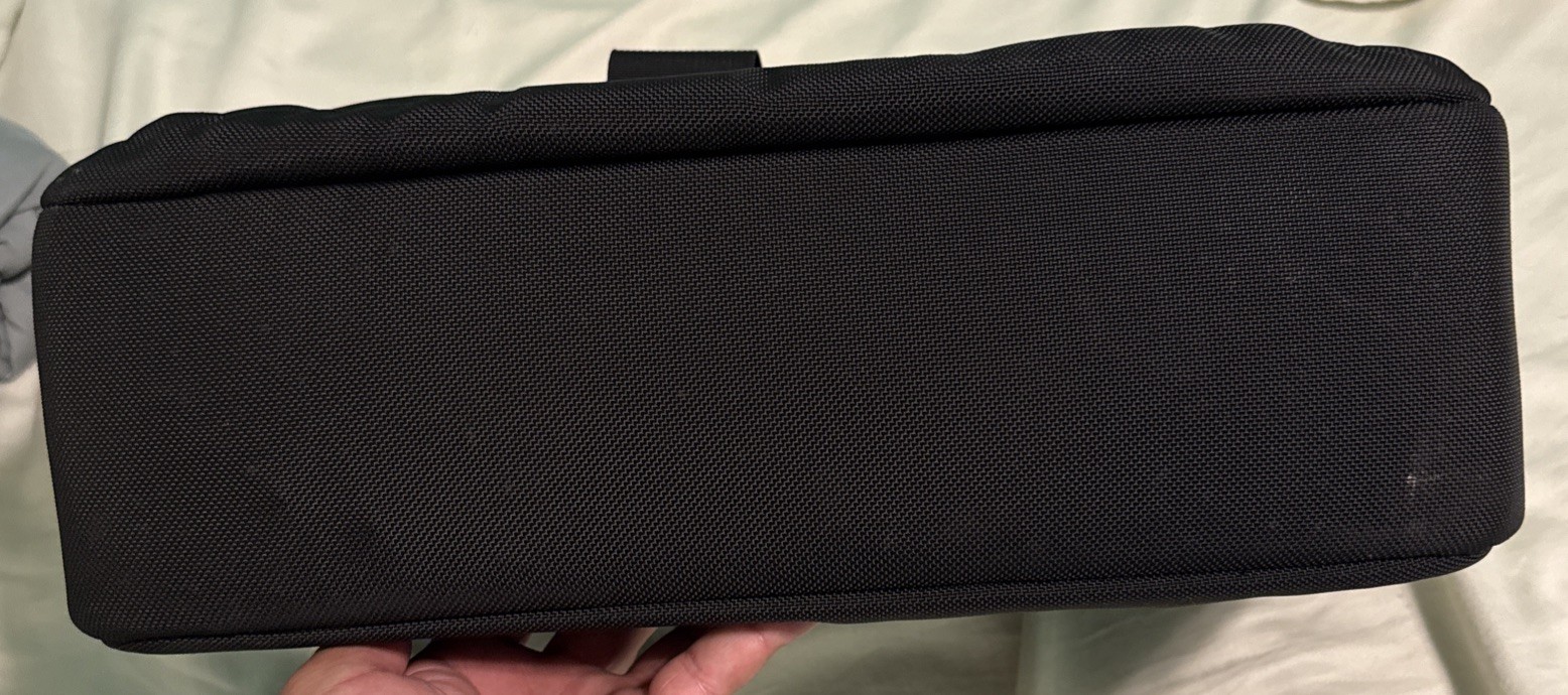 TOM BIHN Zephyr briefcase Laptop Bag Nylon Messenger w/ Shoulder Strap EUC 18”