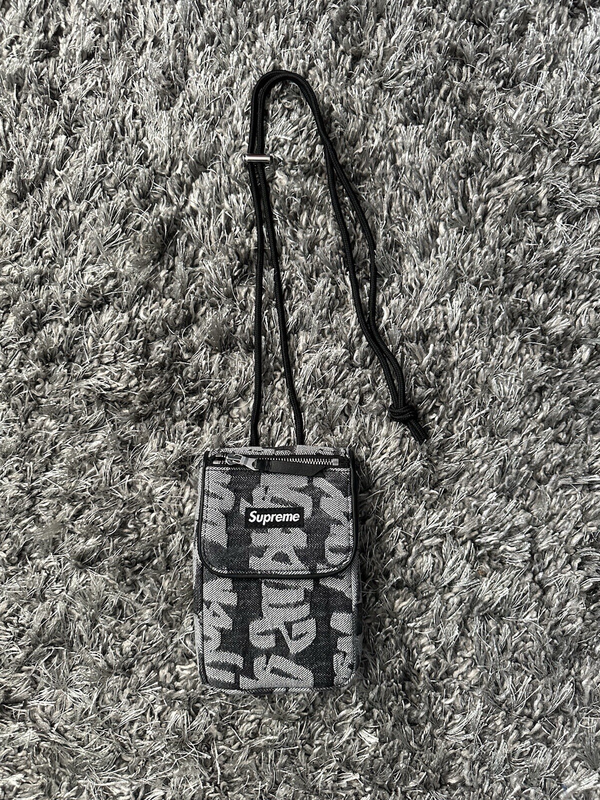 Supreme SS22 Fat Tip Jacquard Denim Neck Pouch – Black / Grey