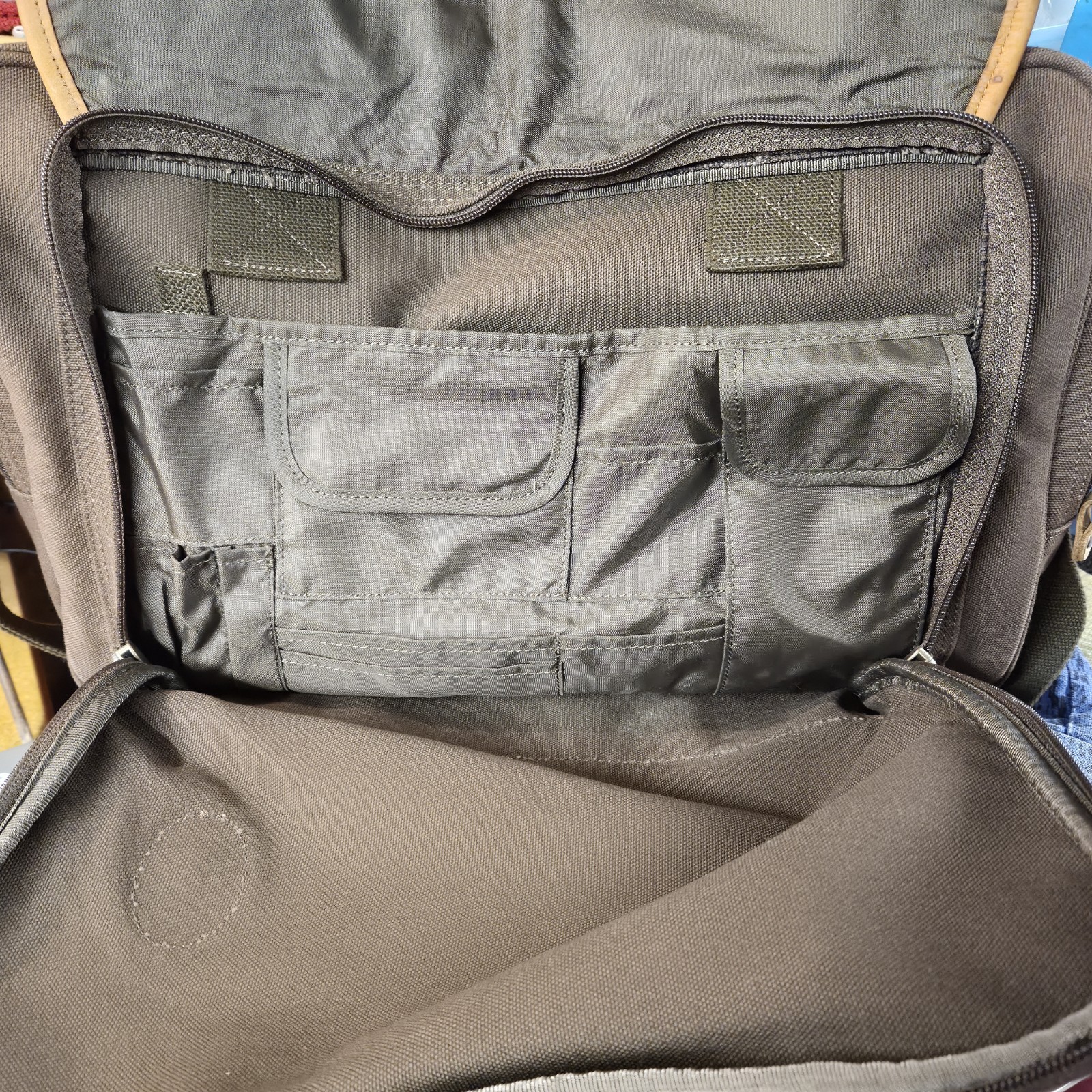 Cabela’s Brown Canvas & Leather Fishing Hunting Camping Large Travel Luggage Bag