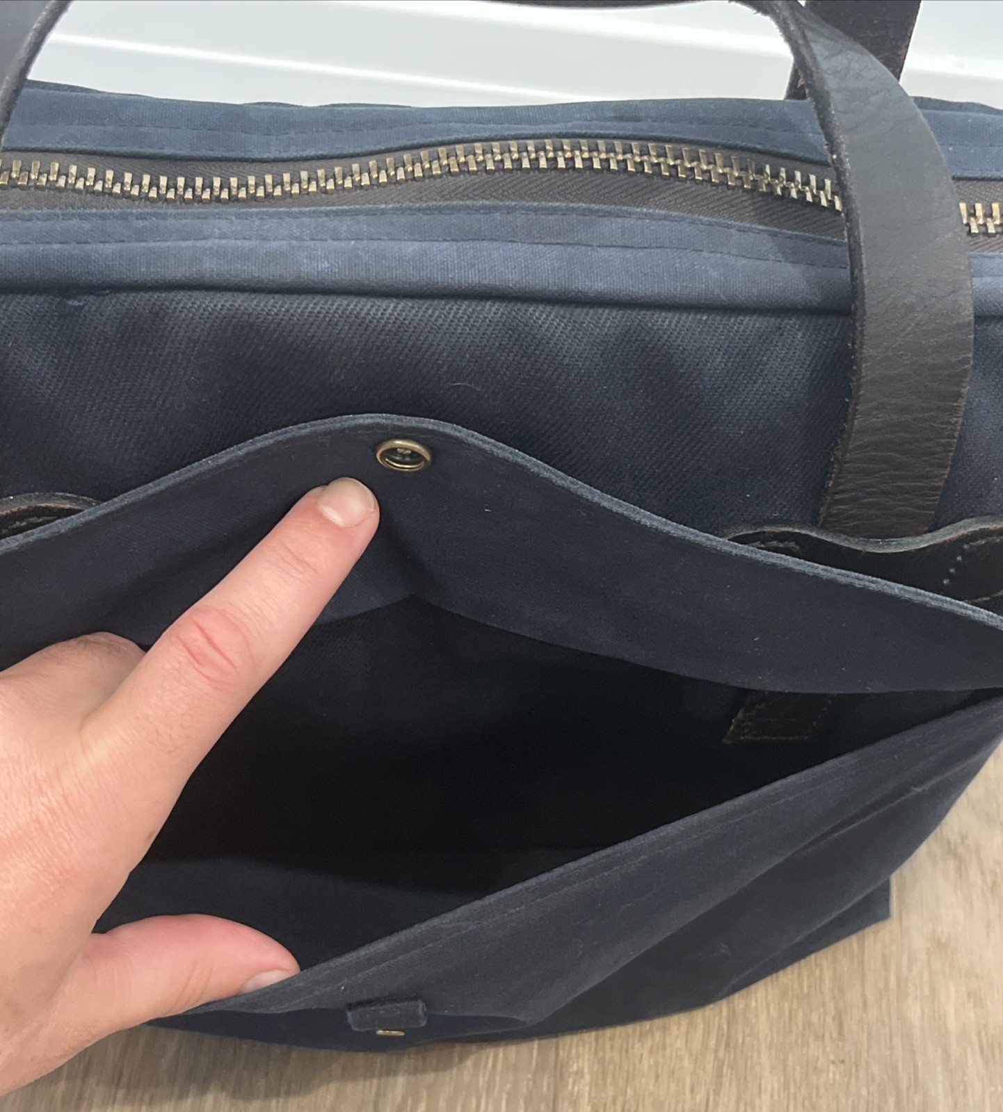 Filson Rugged Twill Tablet Briefcase | Navy | 11070324 | MiUSA | Missing Strap