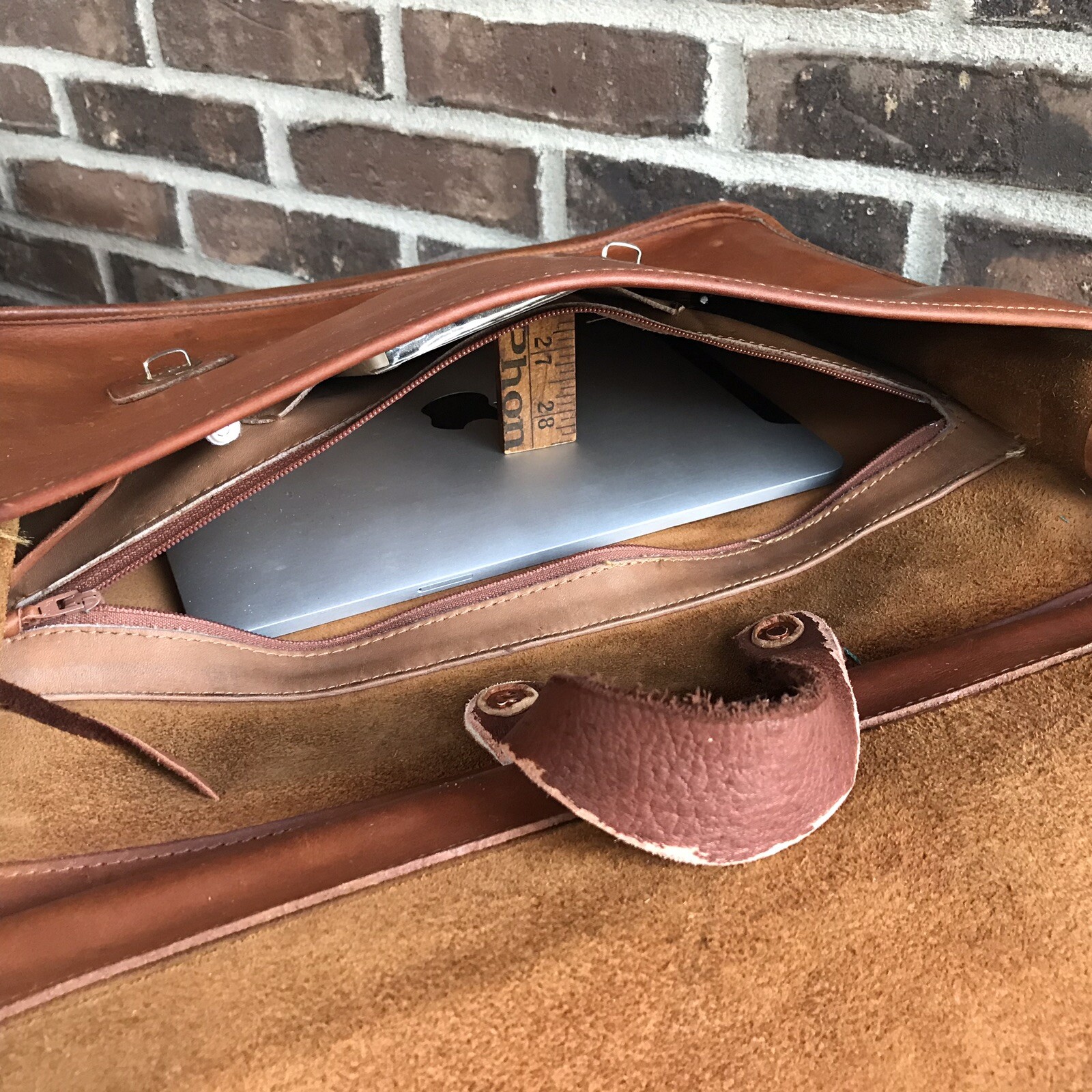 UNIQUE VINTAGE 1980s COGNAC THICK GLOVE LEATHER MACBOOK PRO BRIEFCASE BAG R$1198