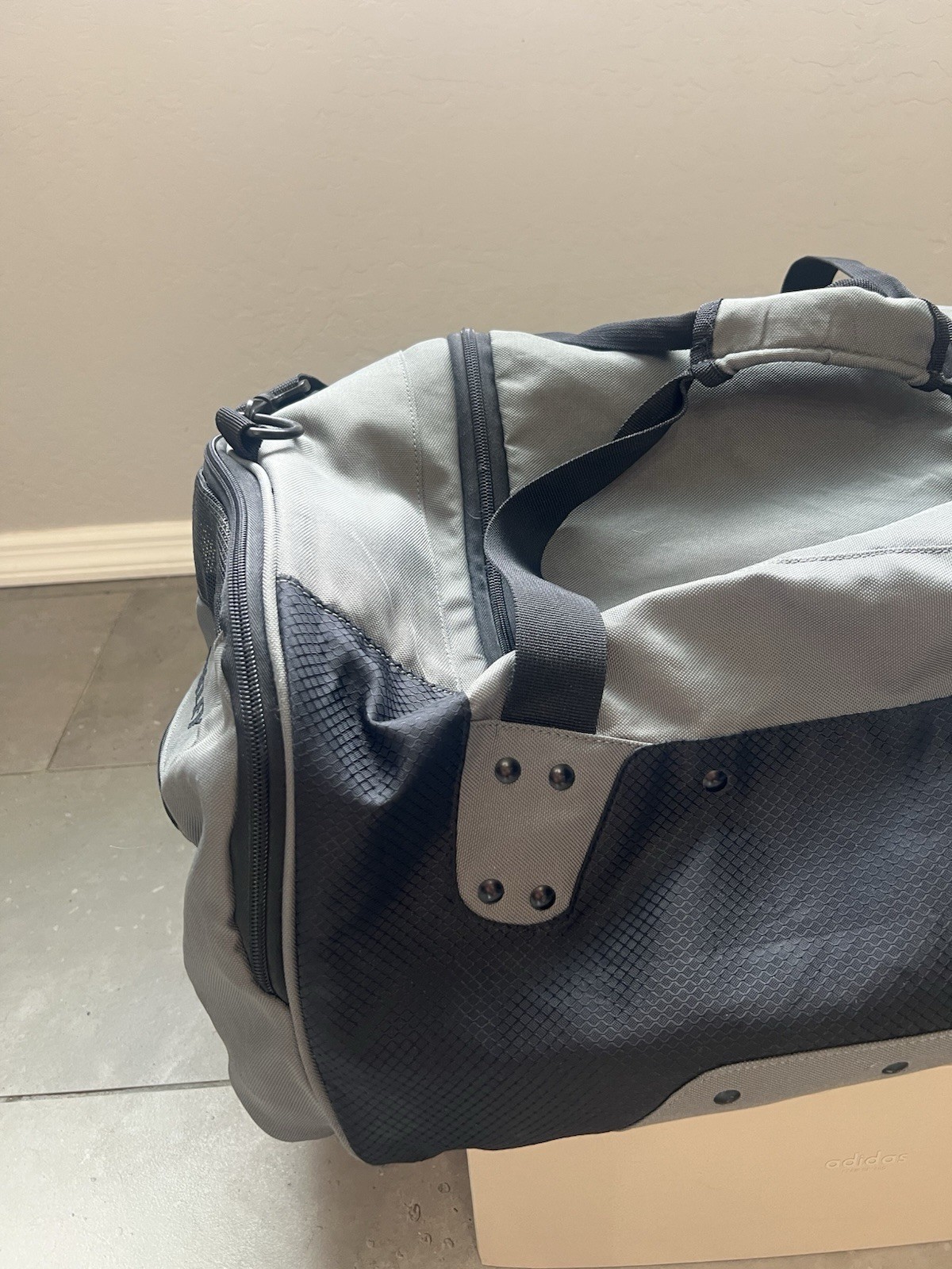 Oakley Tactical Field Weekender Boston Travel Gray Brand Logo Large Duffle Bag