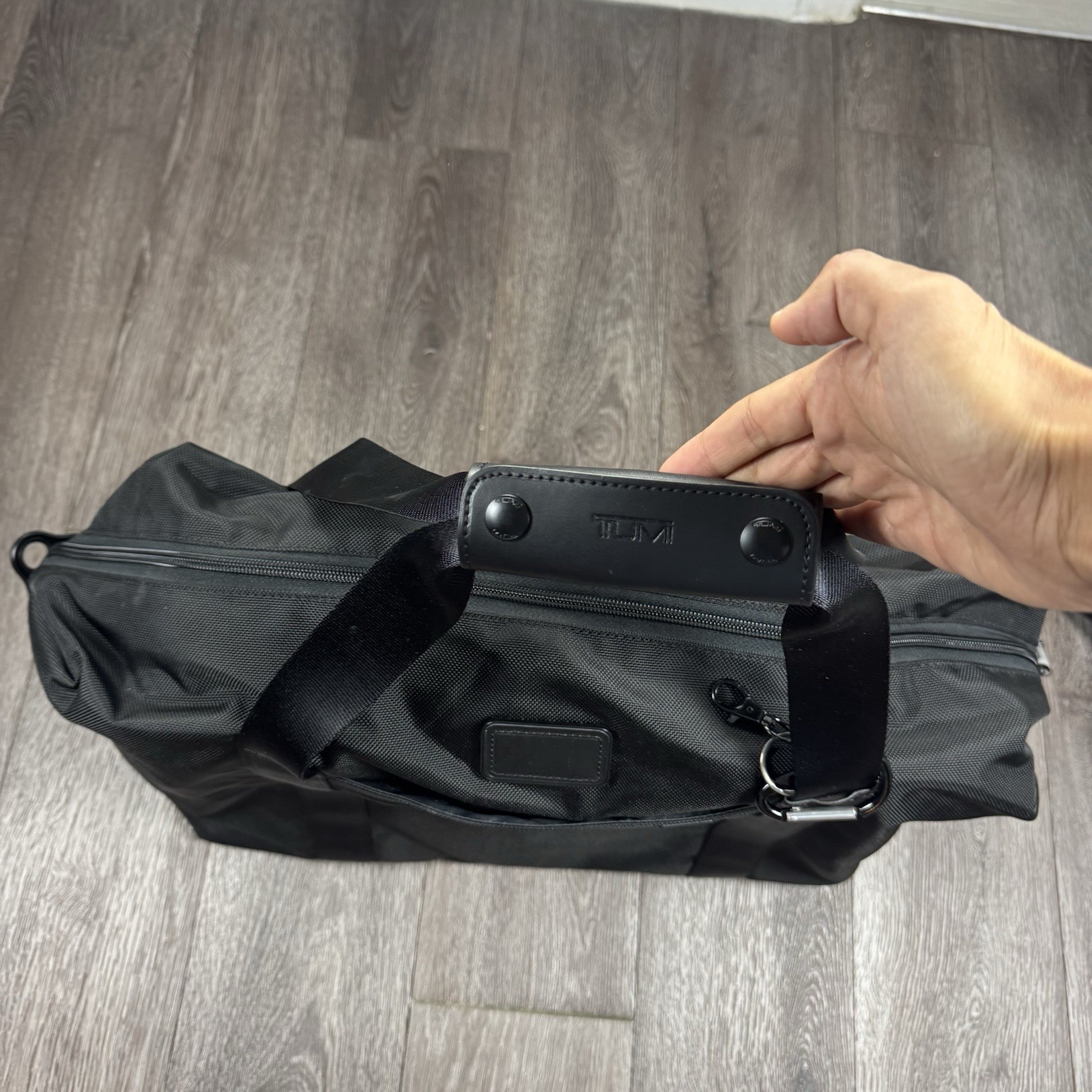 Tumi Alpha Corporate Collection Travel Duffle Duffel Bag Nylon 22249DE