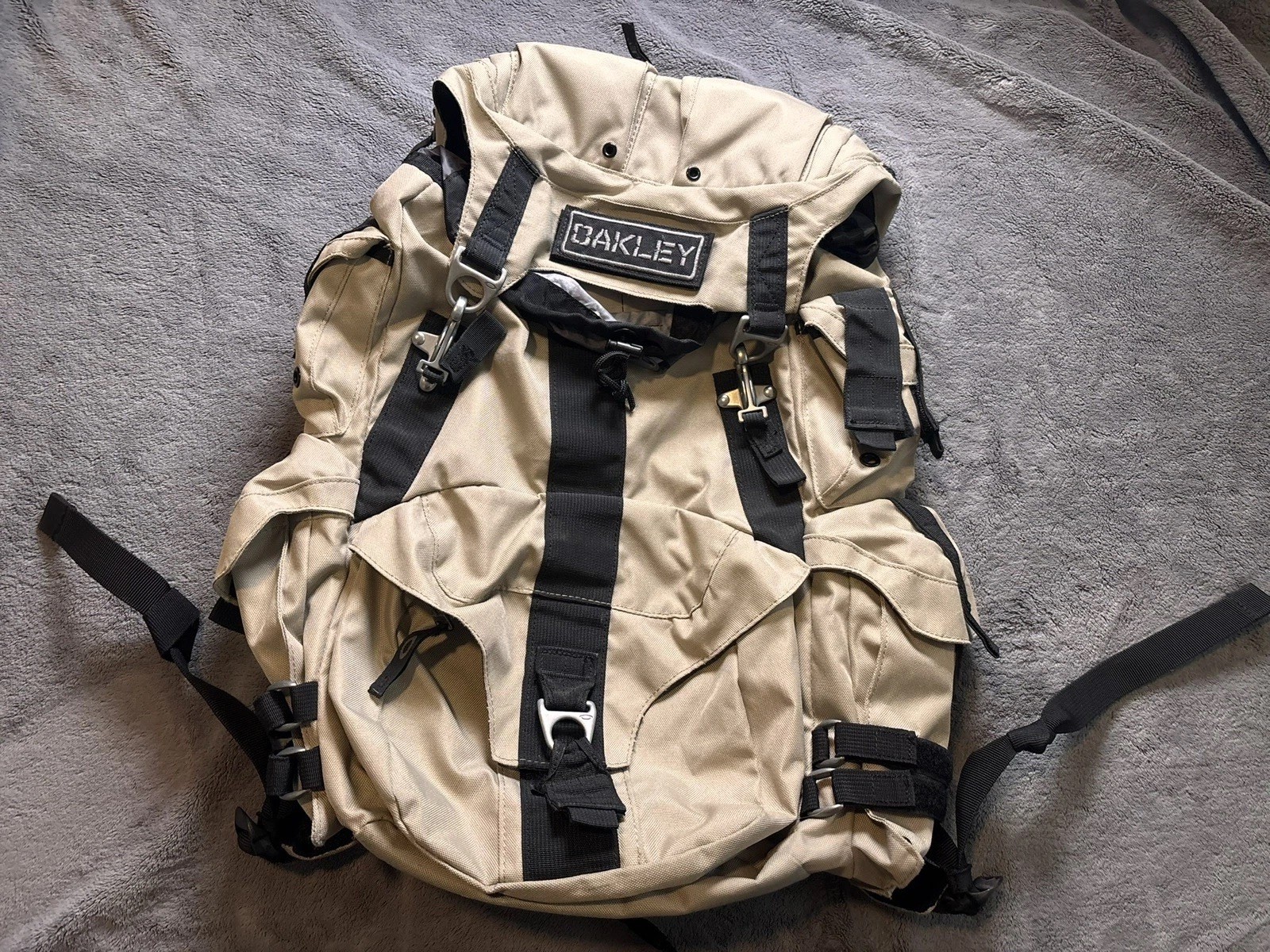 OAKLEY AP MECHANISM BACKPACK Rare Tan Mountain Division Hiking Day Pack Bag