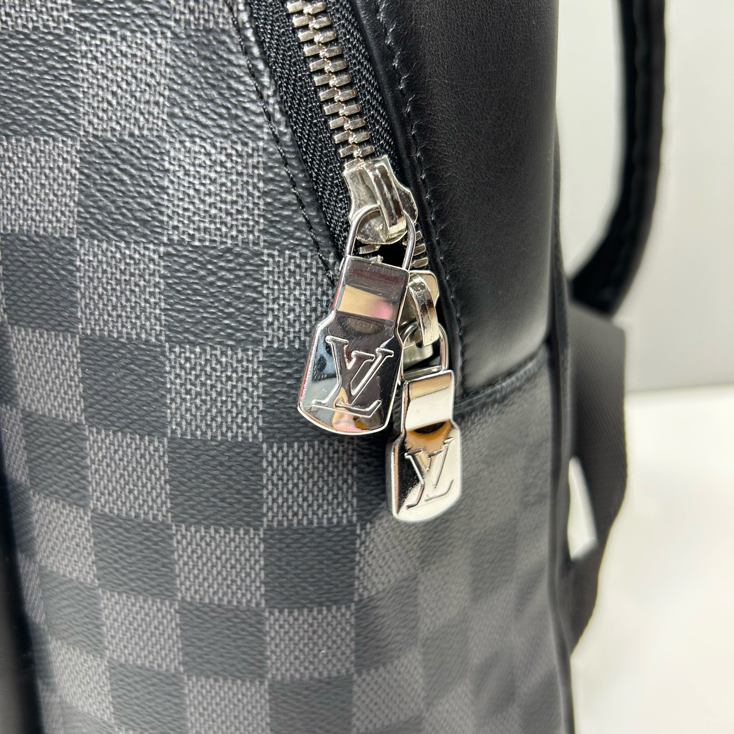 Louis Vuitton Pre-Owned Authentic Josh Backpack Black N40365 30x40x12cm