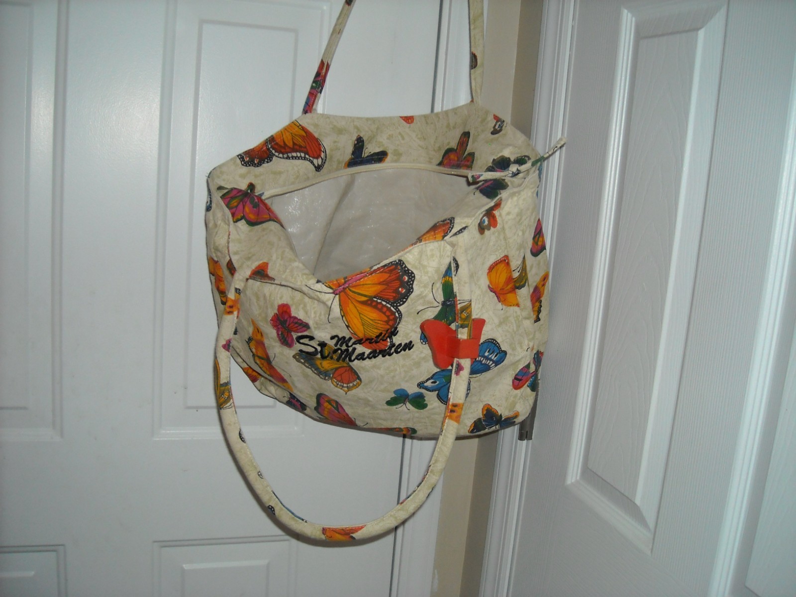 St Martin Butterfly, Tote Bag, 17″x13″x6″, Good Condition
