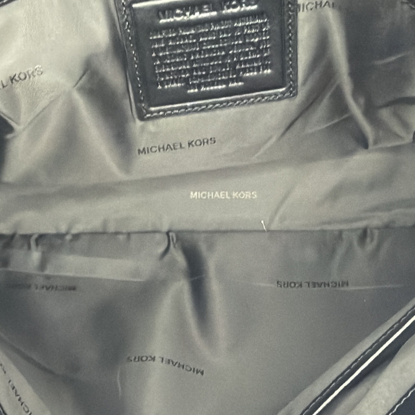 Michael Kors Black Messenger Bag Magnetic Closure Adjustable Strap Inner Pockets