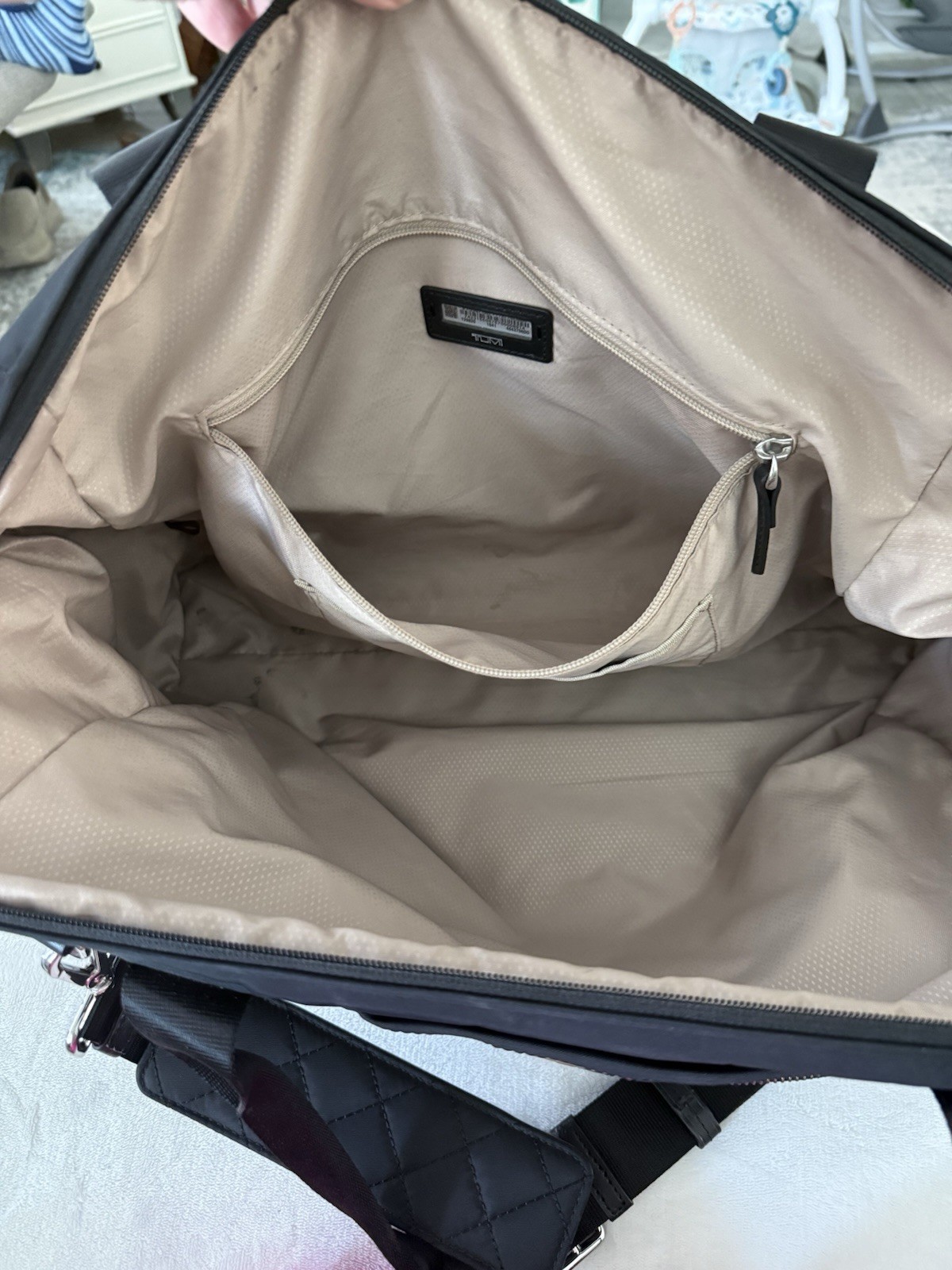 Tumi Voyageur Classic 17.0” WEEKENDER DUFFEL Bag – BLACK w/ SILVER
