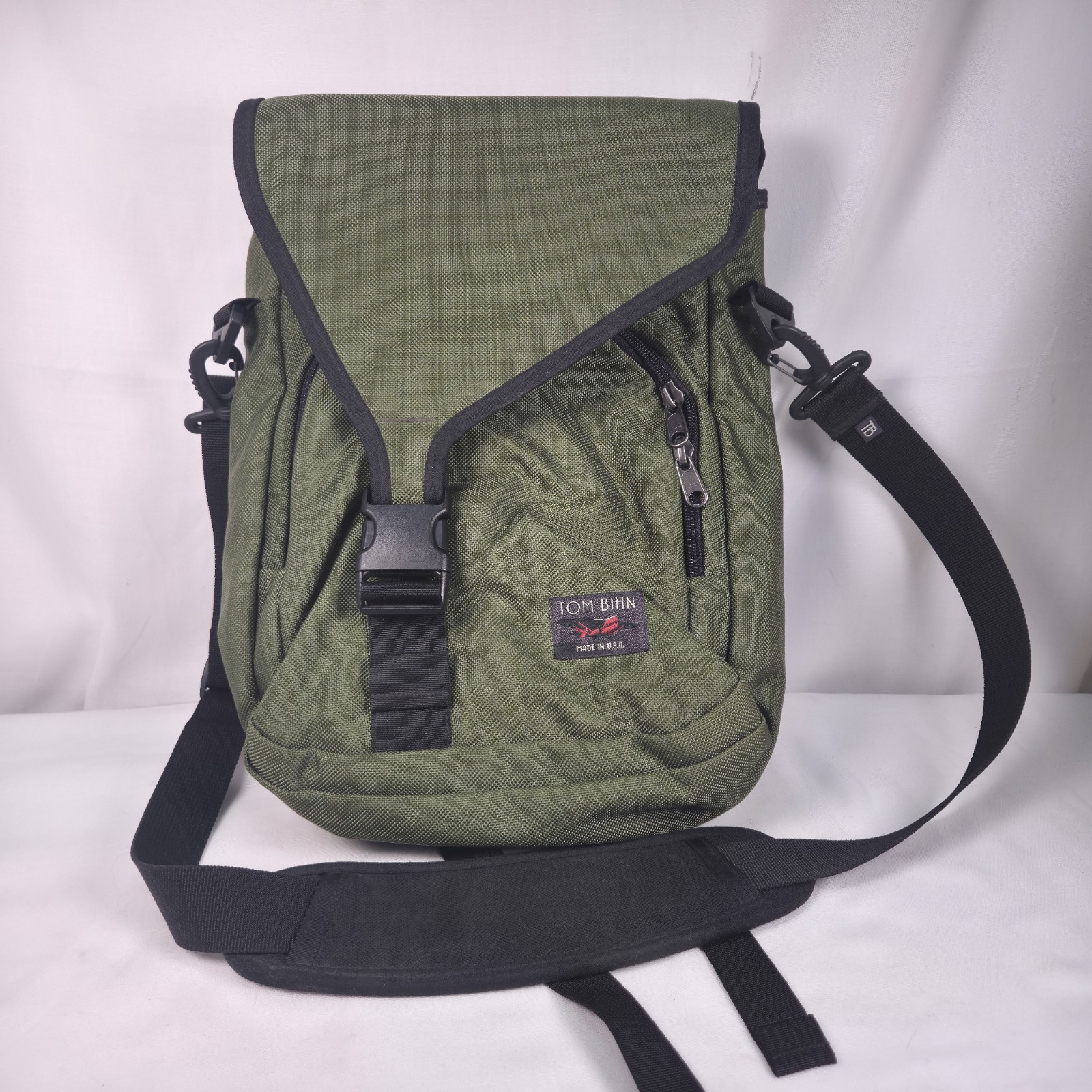 Tom Bihn Ristretto Crossbody Messenger Travel Bag For Macbook 13 USA Olive Green