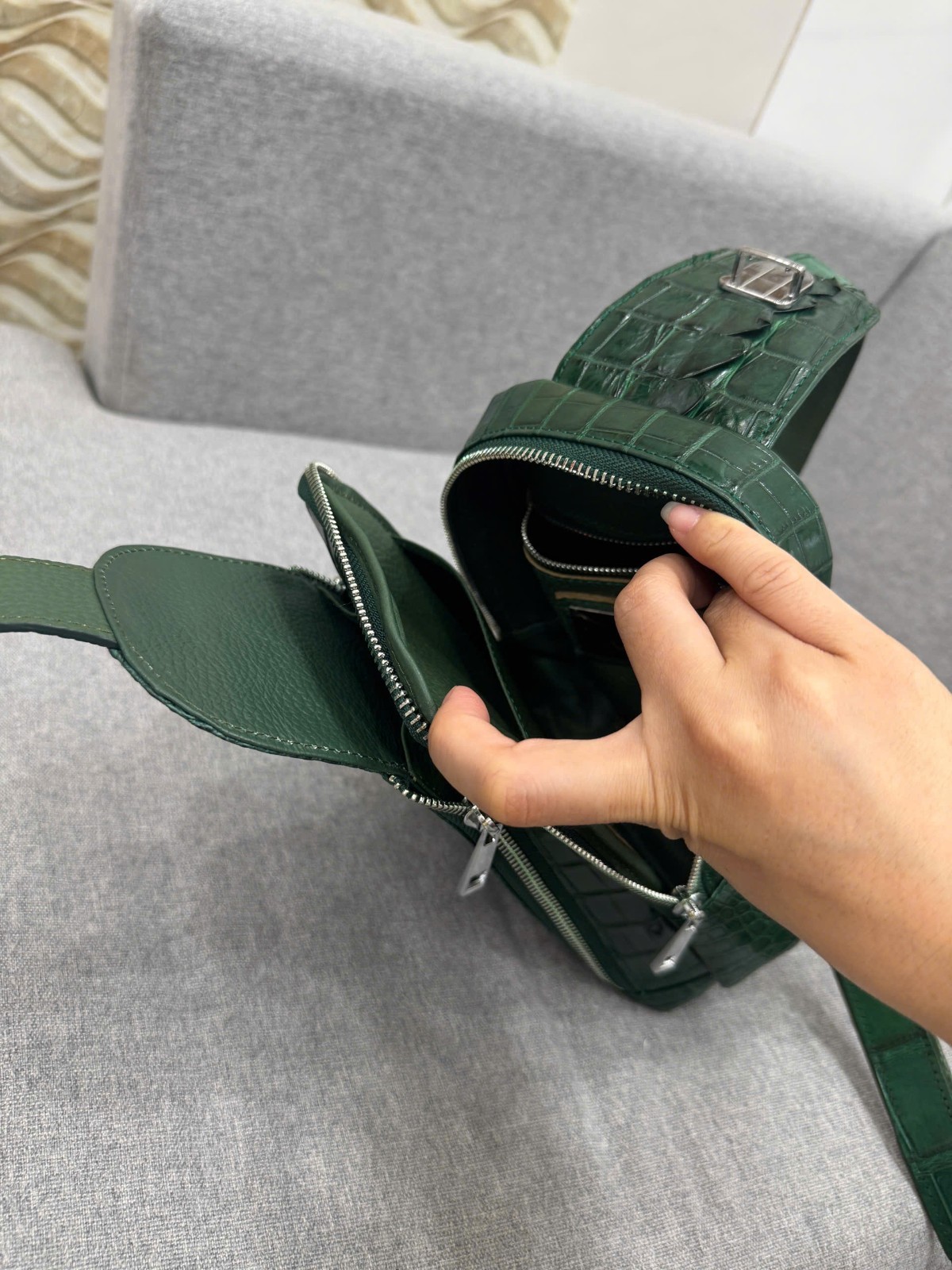Men Luxury Genuine Leather Bag Chest Shoulder Daypack Crossbody Bag Gift