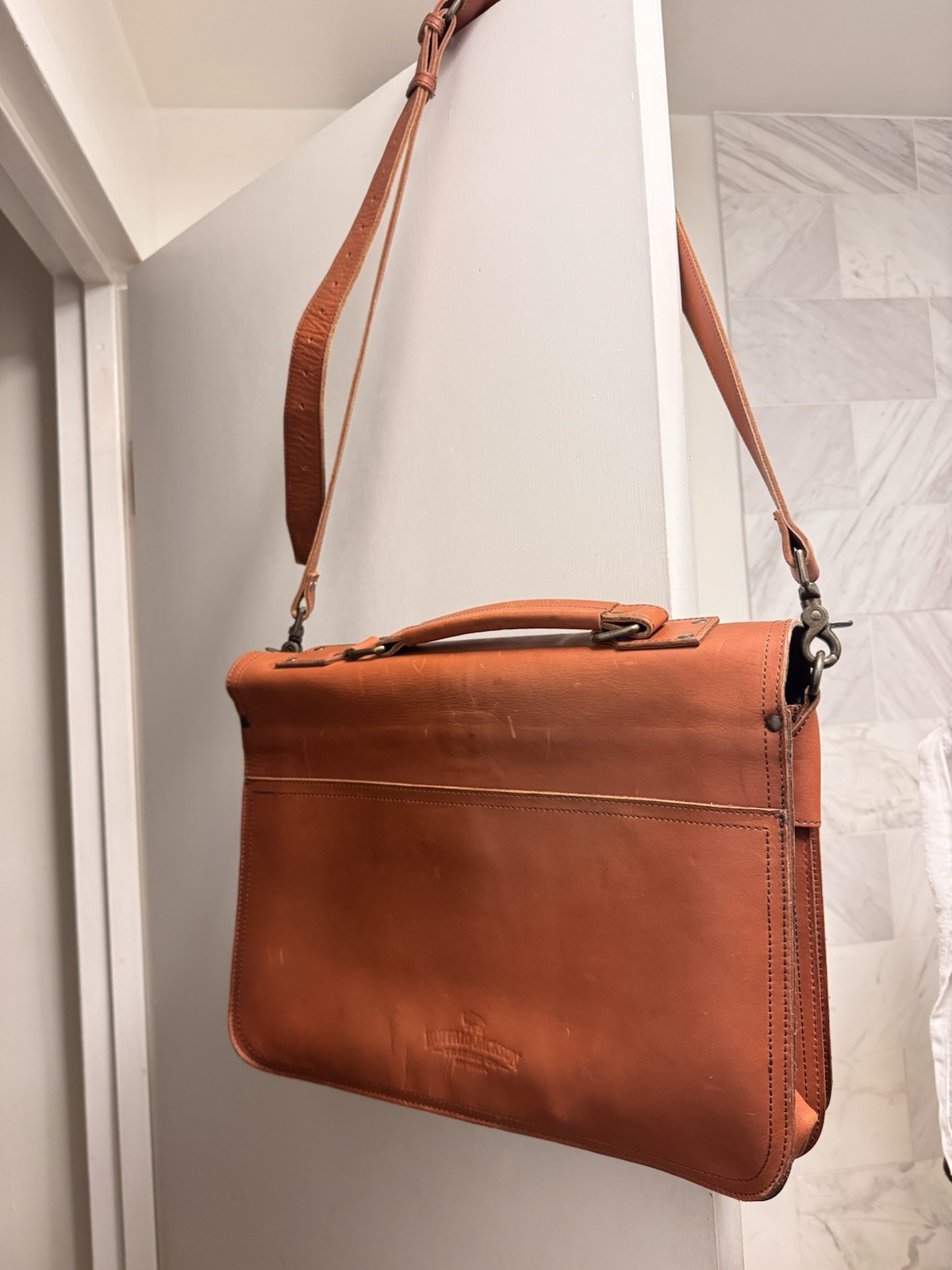 Buffalo Jackson Roosevelt Messenger Briefcase 16” Removable Strap Cognac Brn