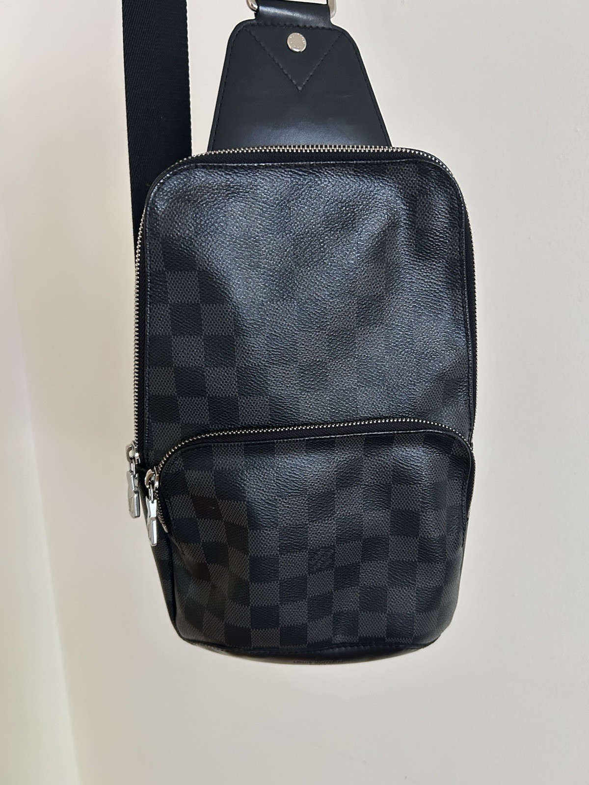 Louis Vuitton Avenue Sling Bag Damier Graphite Canvas Black/Gray – Made in Spain
