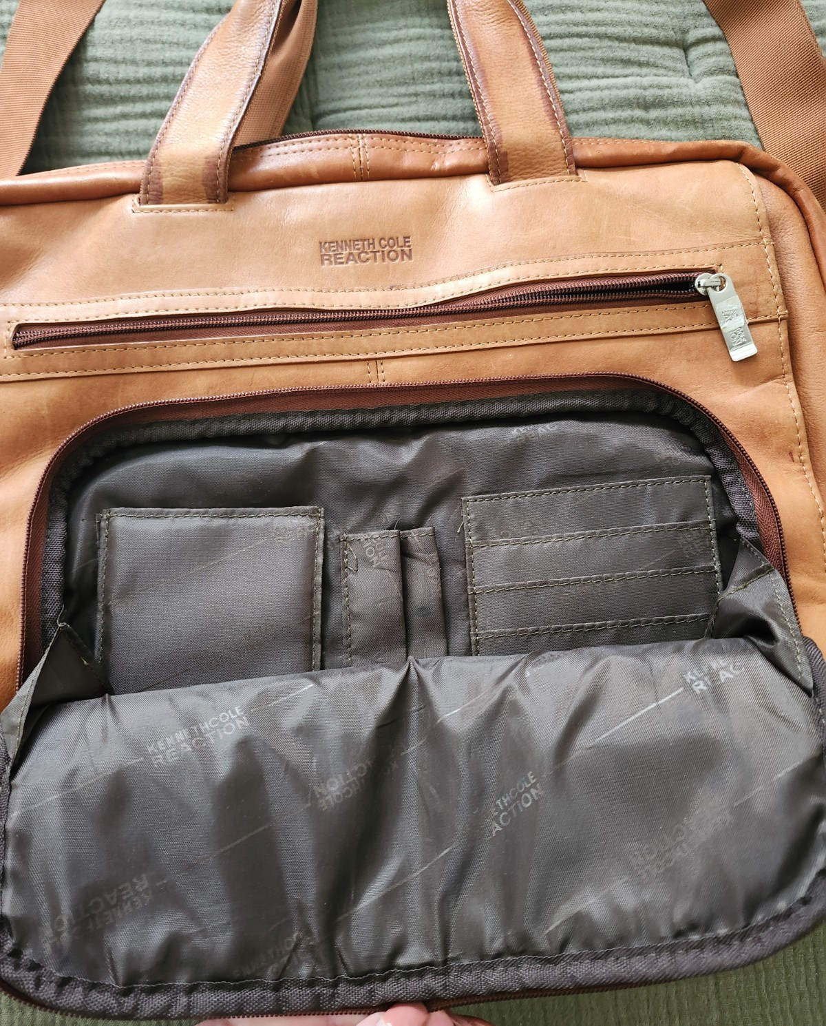 Kenneth Cole Reaction Leather Laptop Briefcase Messenger Bag Tan Brown