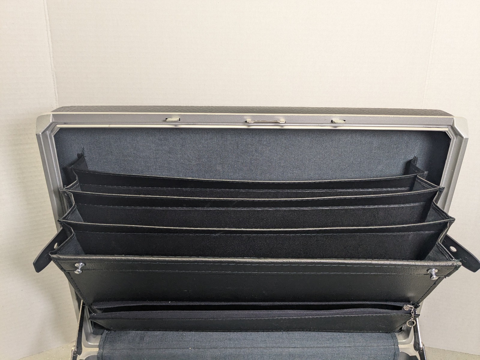 vintage 1970s black hardshell Classic 100 SAMSONITE BRIEFCASE attache COMBO LOCK