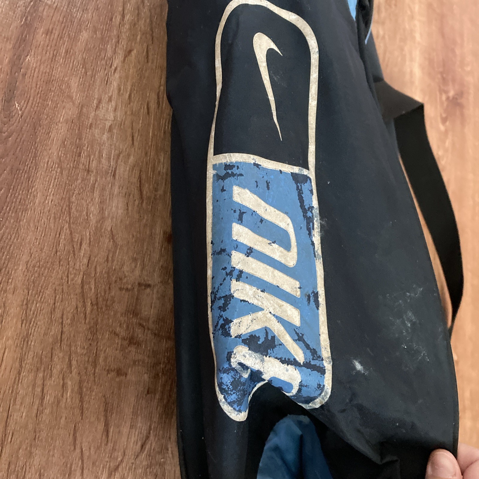 nike duffle bag medium Black And Blue Sports RN # 56323 02-07-09 EKJ 100% Nylon
