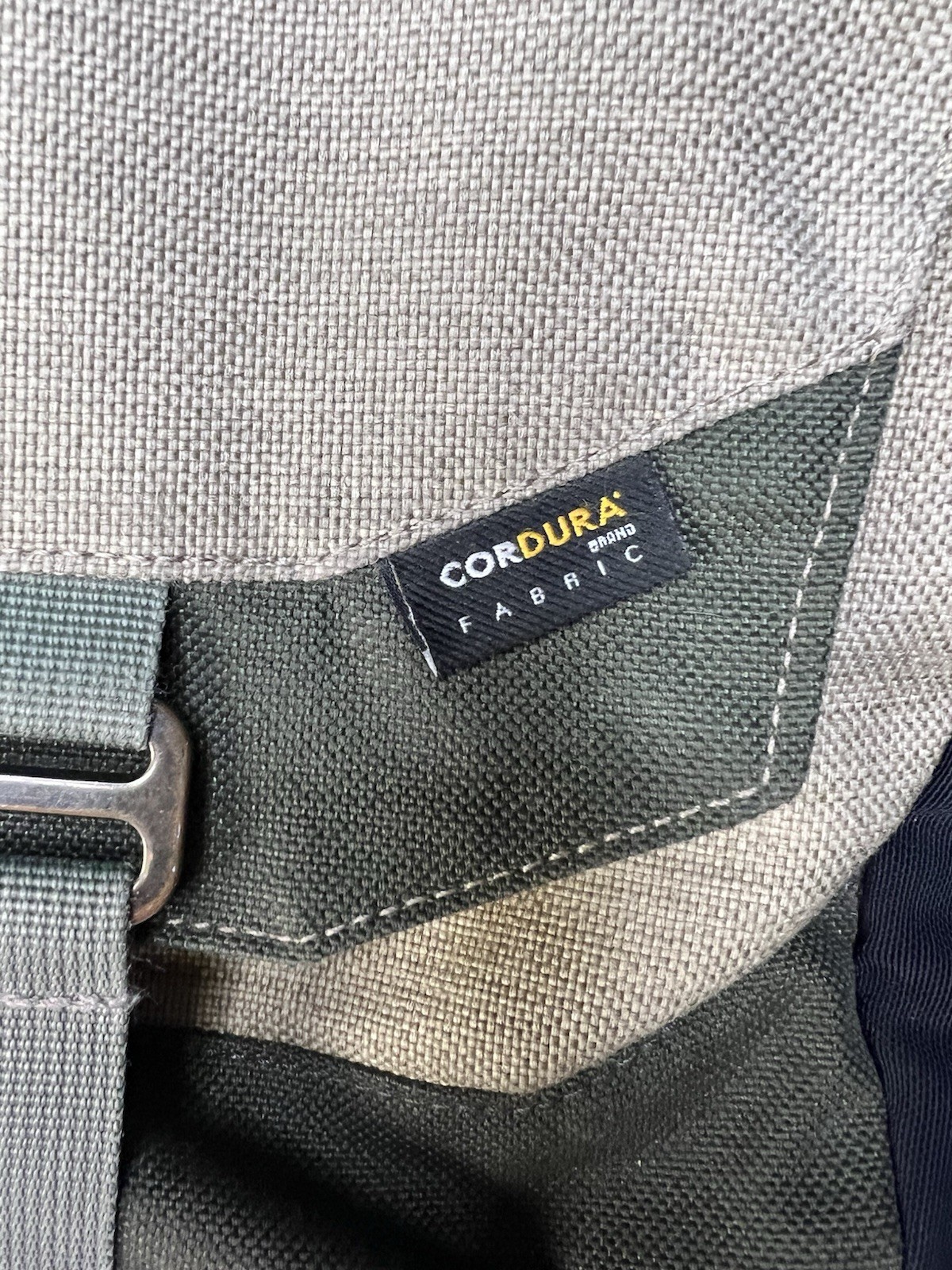 Cabela’s Messenger Bag – Beige Green Black Buckle Zip Men’s Adjustable Strap