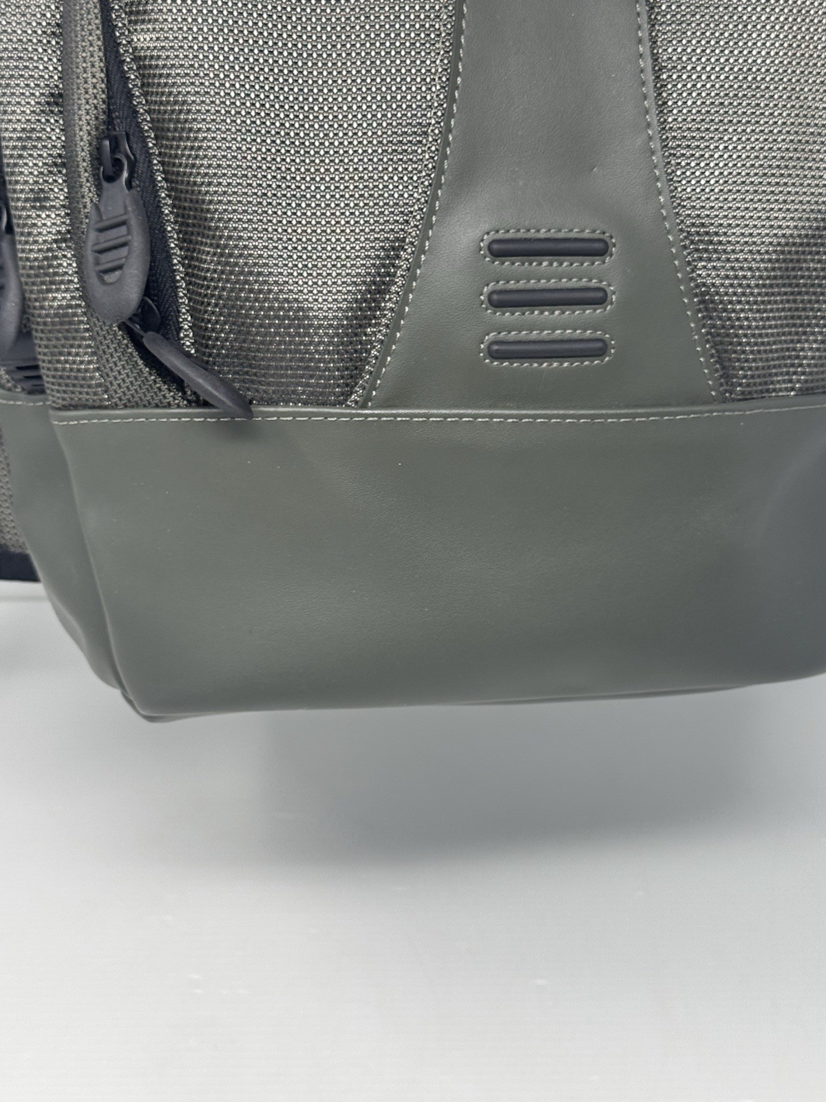 Tumi T2 Tech Backpack 513G Olive Green Appr 16x11x8 Ballistic Nylon & Leather