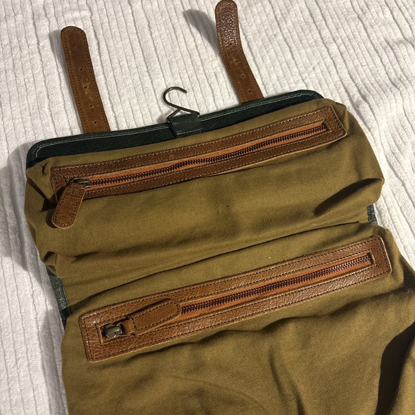 KomalC ~ Buffalo Brown Leather Hanging Toiletry Bag Dopp Kit Travel ~ 12″ x 8″