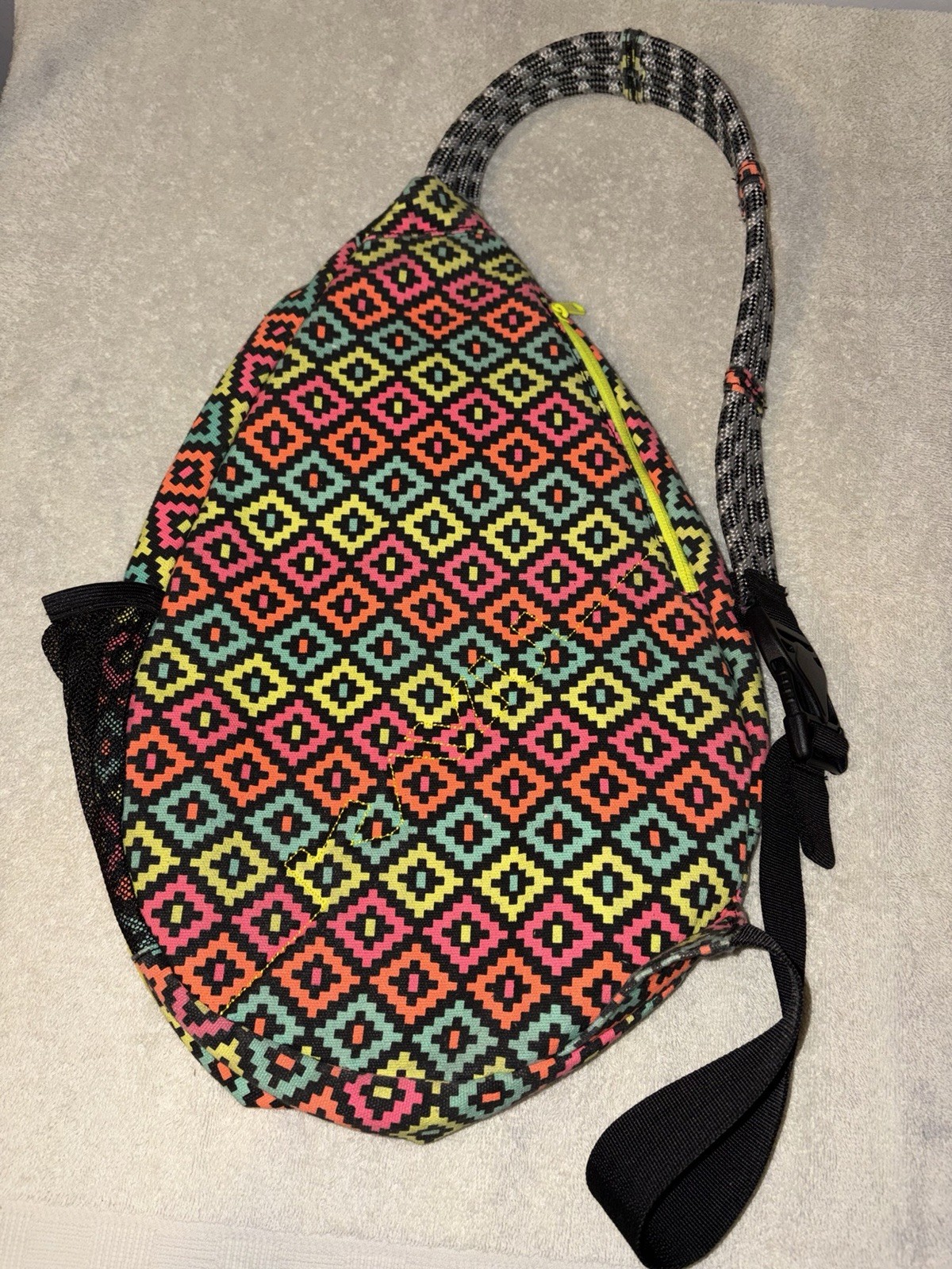 KAVU Multicolor Geometric Sling Bag Adj Crossbody Rope Zip Closure Cup Holder