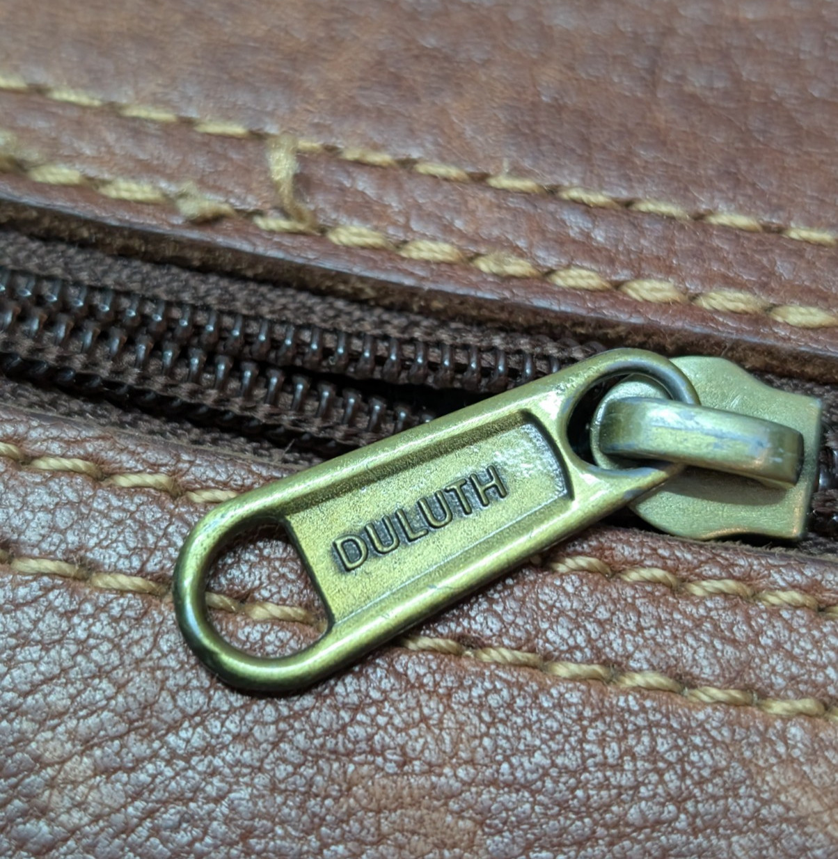 Duluth Trading Co Lifetime Leather Travel Bag 12 inch Crossbody Messenger 97310