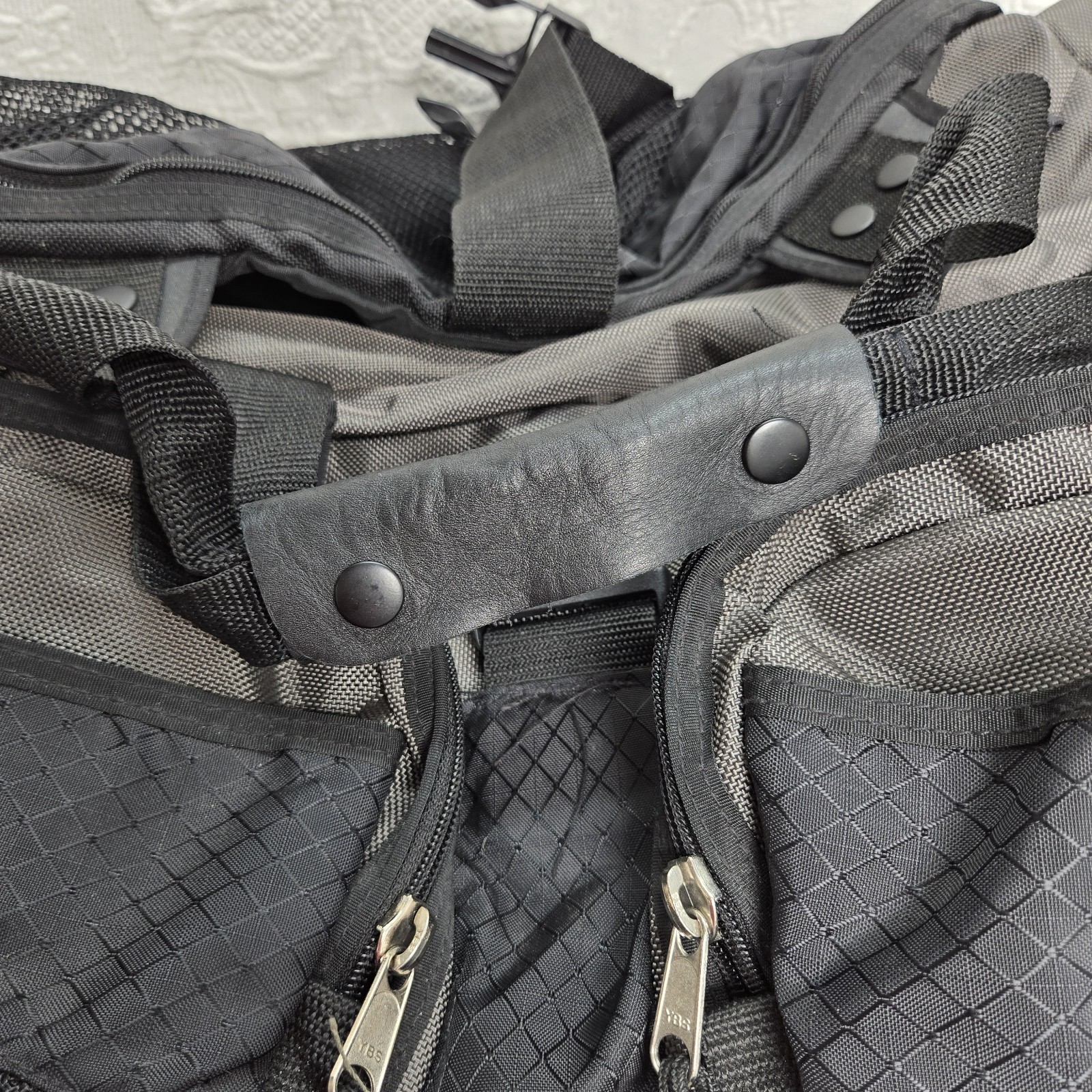 Oakley Icon 2.0 Software Grey Canvas Leather Handle Large Duffle Bag Y2K