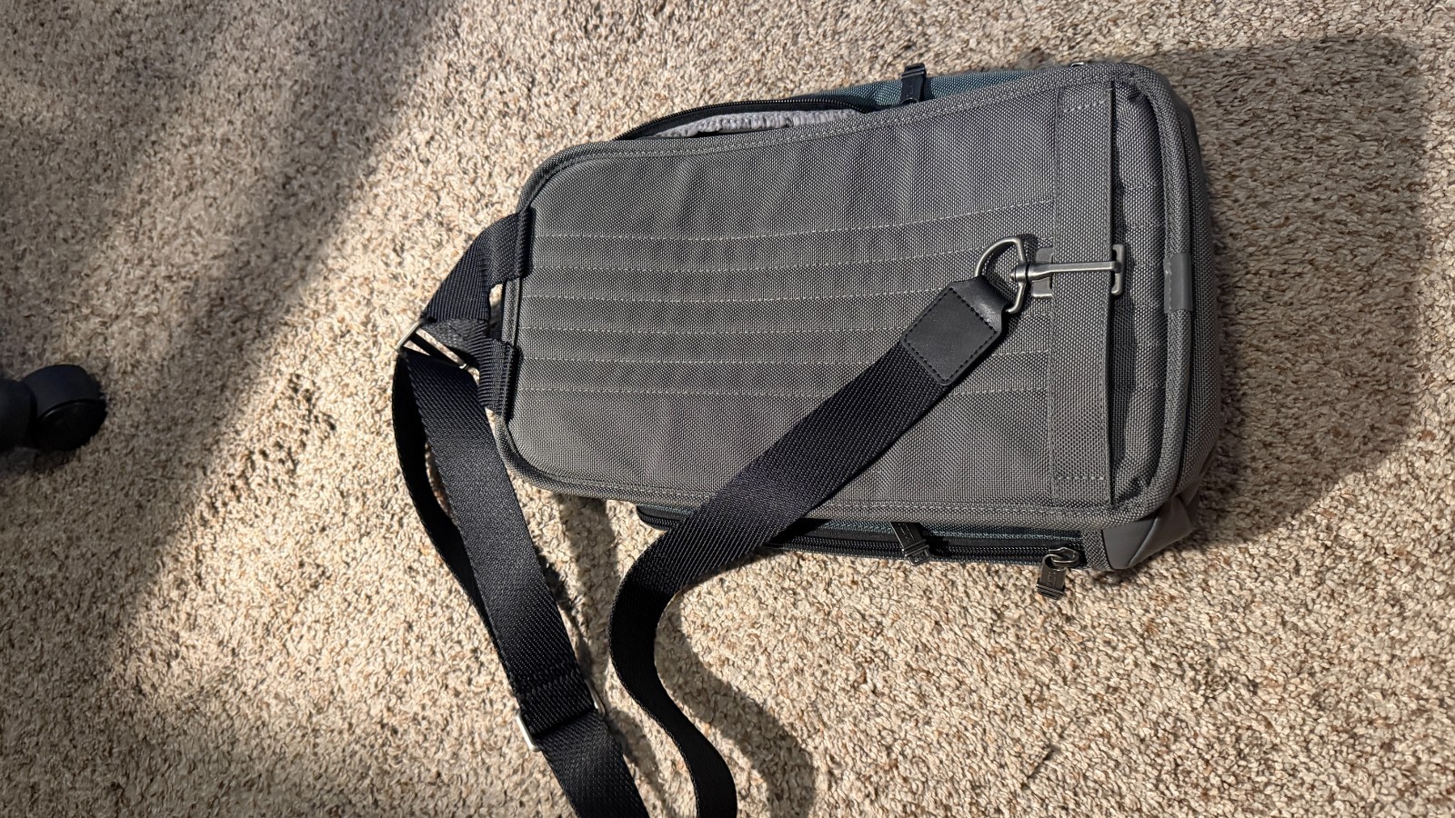 Tumi Alpha Bravo Monterey Sling Bag Green/Gray Leather Travel Business