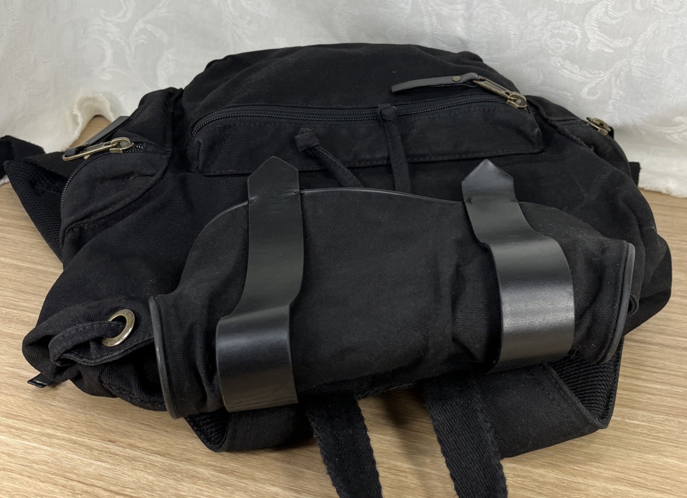 Duluth Trading Co Black Canvas Pockets Drawstring Backpack Magnetic Top Closure