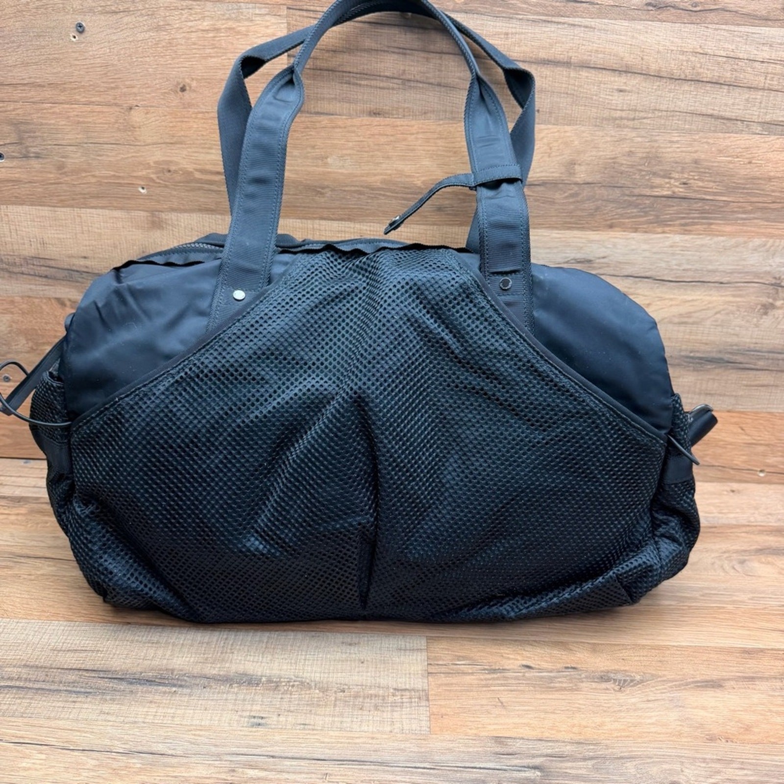 Lululemon Womens Zipper Closure Silver Tone Duffel Shoulder Handbag Black