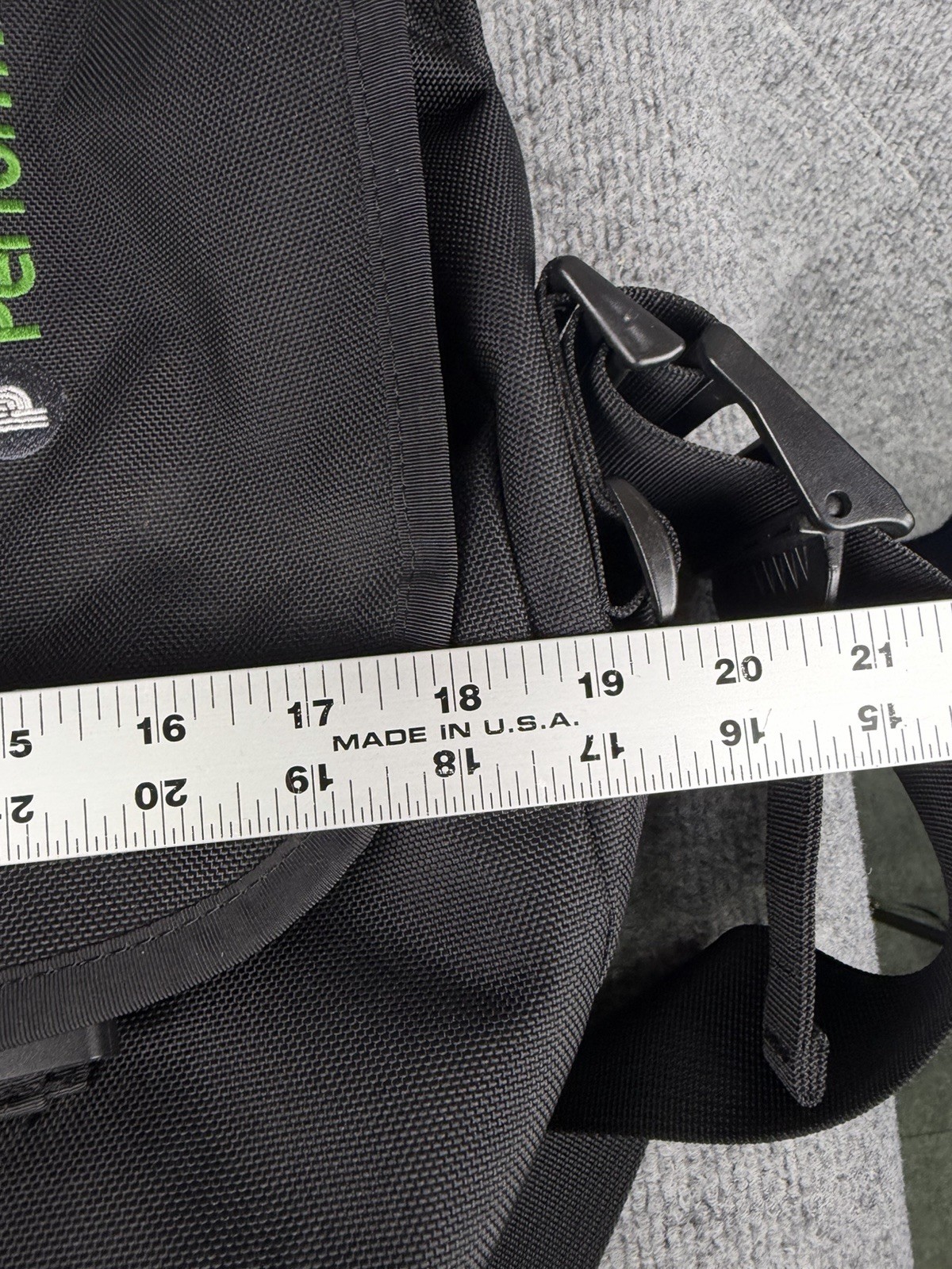 Timbuk2 Classic Messenger Bag M Black Canvas Pockets Laptop Travel Crossbody