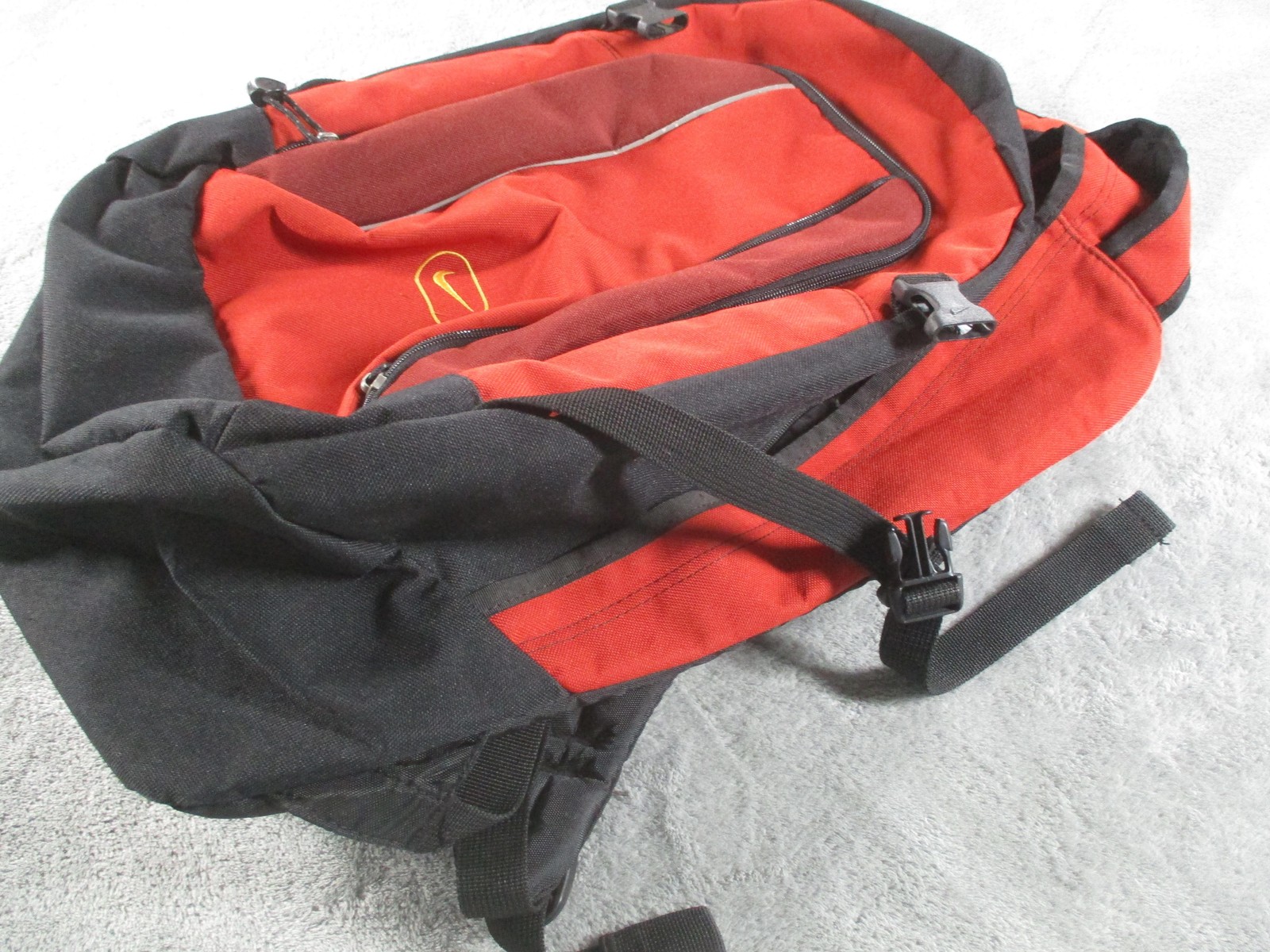 Nike Backpack Bag Mens Medium Red Black Padded Straps School Sports Bookbag