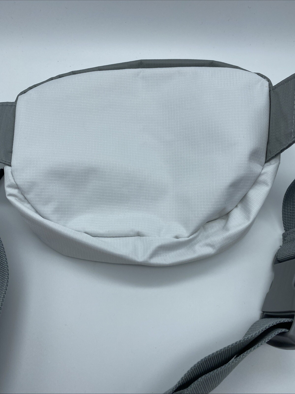 No Boundaries White Gray Oval Fanny Pack Synthetic Travel Hip Waist Zip Pockets
