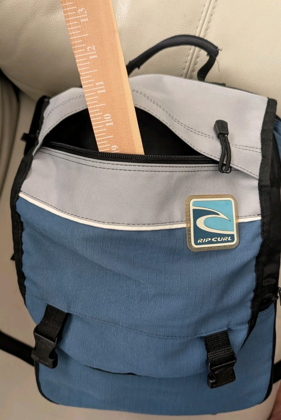 Rip Curl Travel Light Backpack With Shoulder Strap Tuck Away Straps Many Pockets
