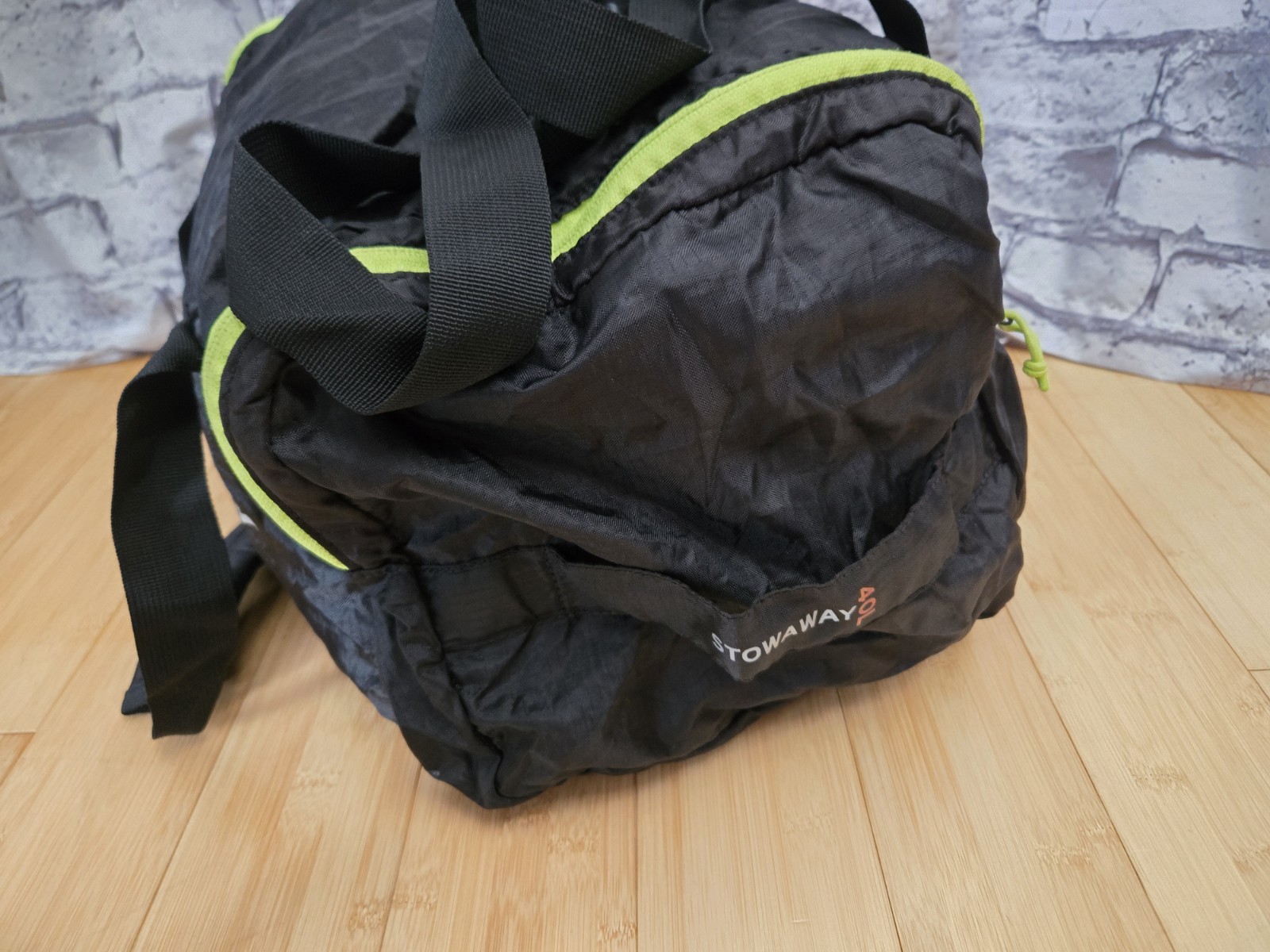 Eddie Bauer RIPPAC STOWAWAY DUFFLE BAG 40L 18×10 Black/Neon Trim Luggage Clean