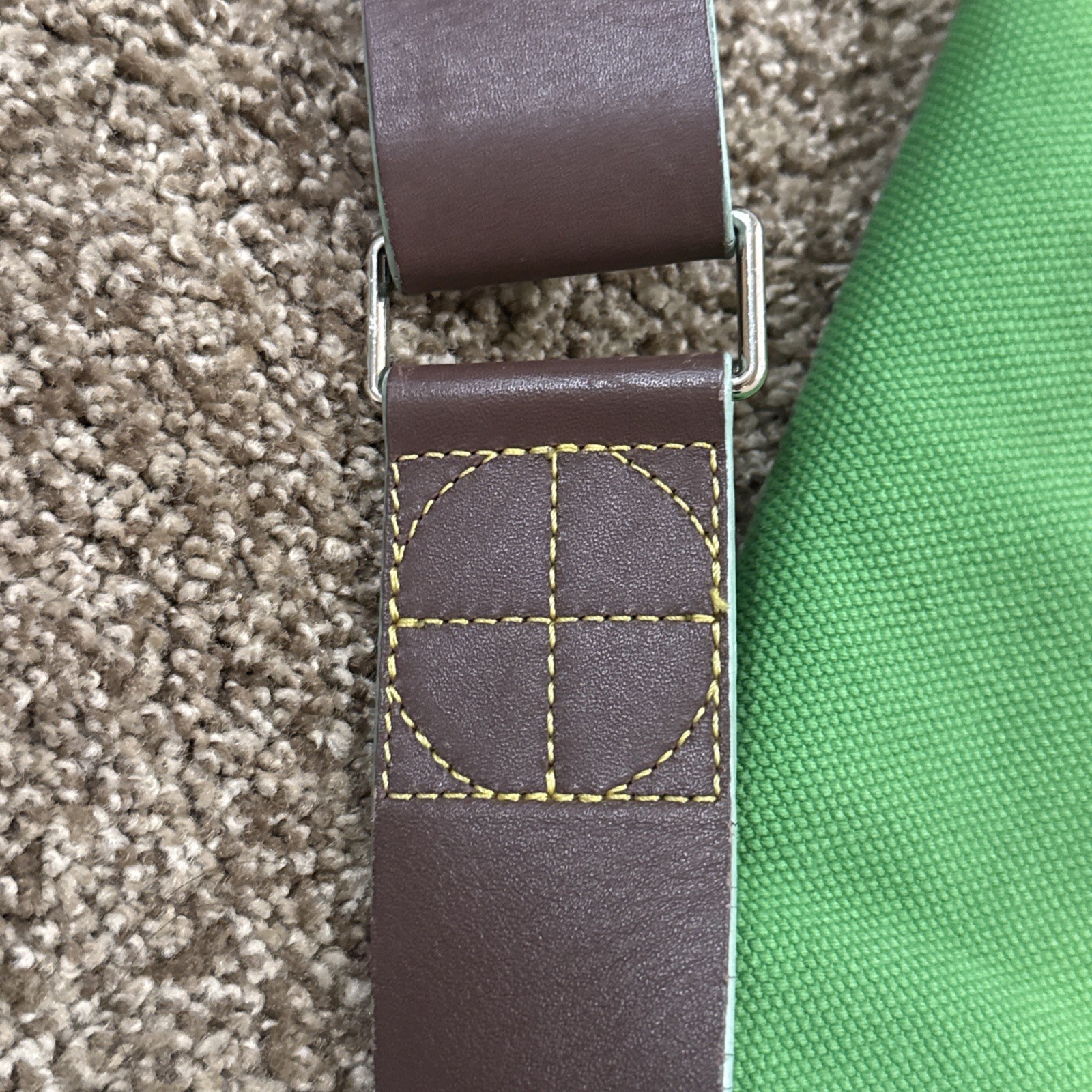 Plank Canvas Kelly Green Messenger Bag Magnet, Buckle, Zip And Snap Closure.Yoga