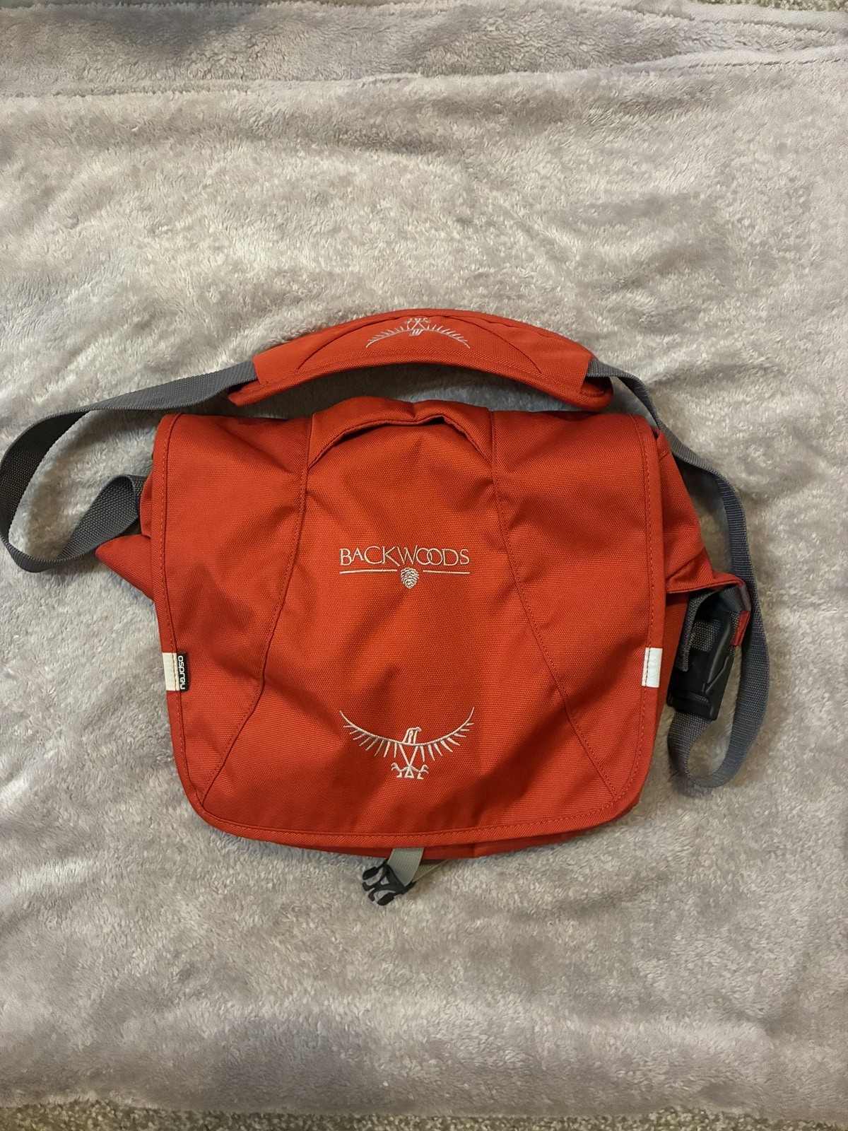 Osprey Backwoods Red Messenger Bag Adjustable Strap Padded Shoulder