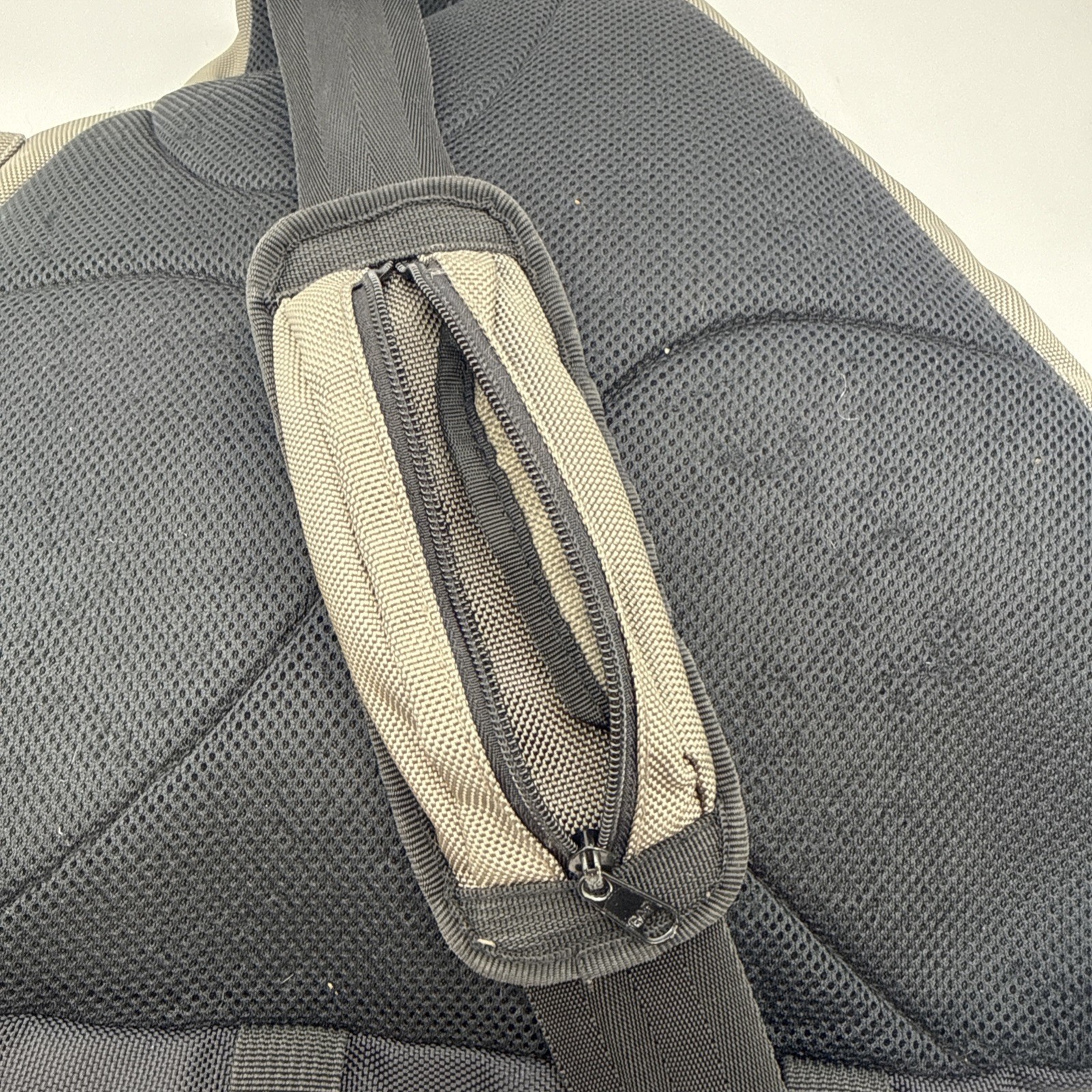 Vtg GAP 2001 Sling Bag Y2K Single Strap Crossbody Shoulder Backpack Gray Bag