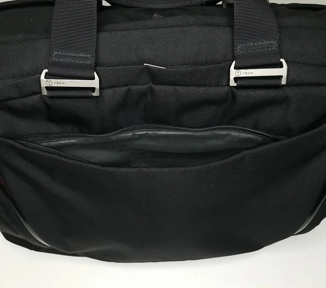 Tumi Tech Essential Gear 20″ Duffel Bag Black Nylon With Shoulder Strap 67754D
